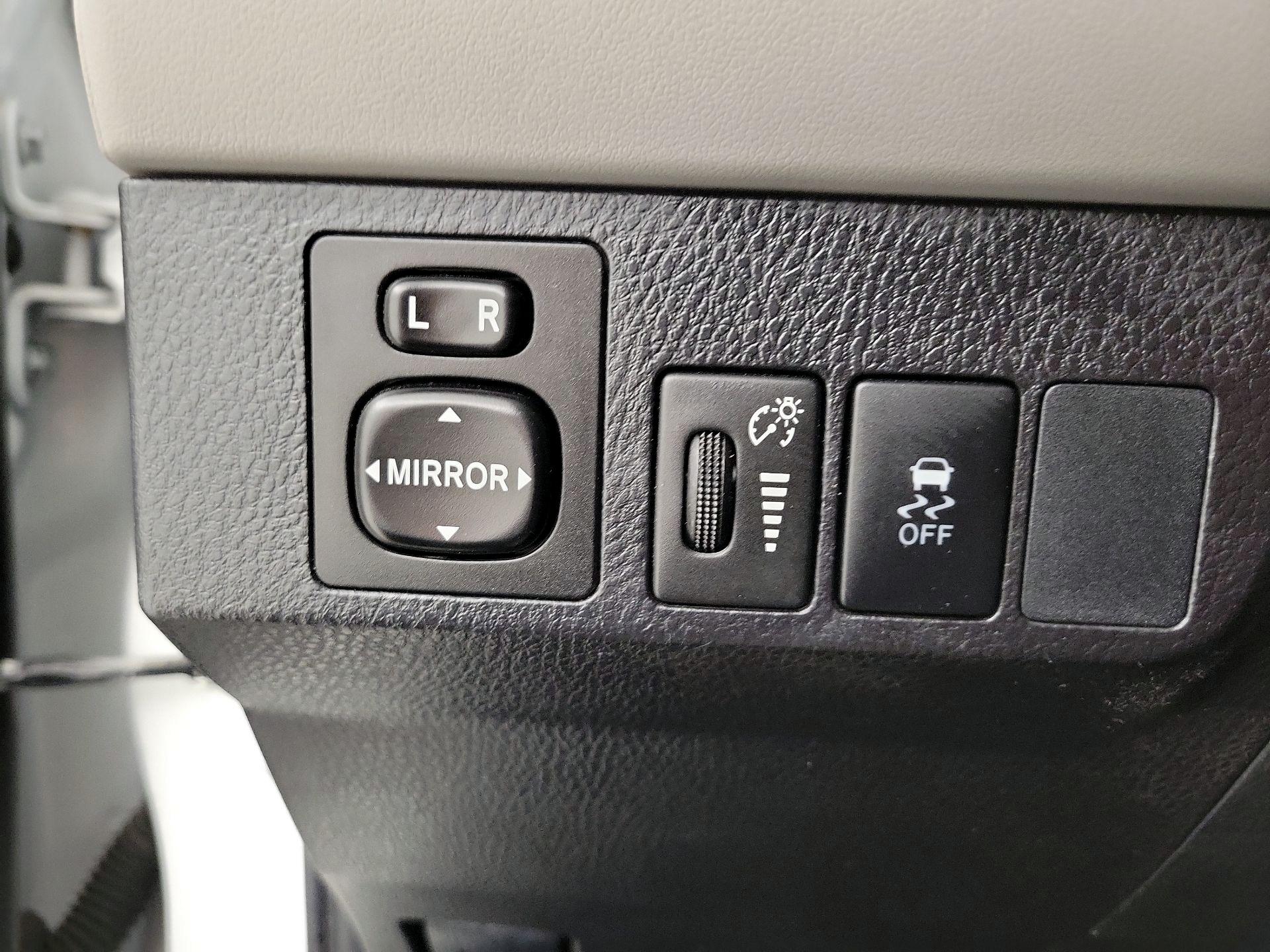 Thumbnail: 2015 Toyota RAV4 - 13