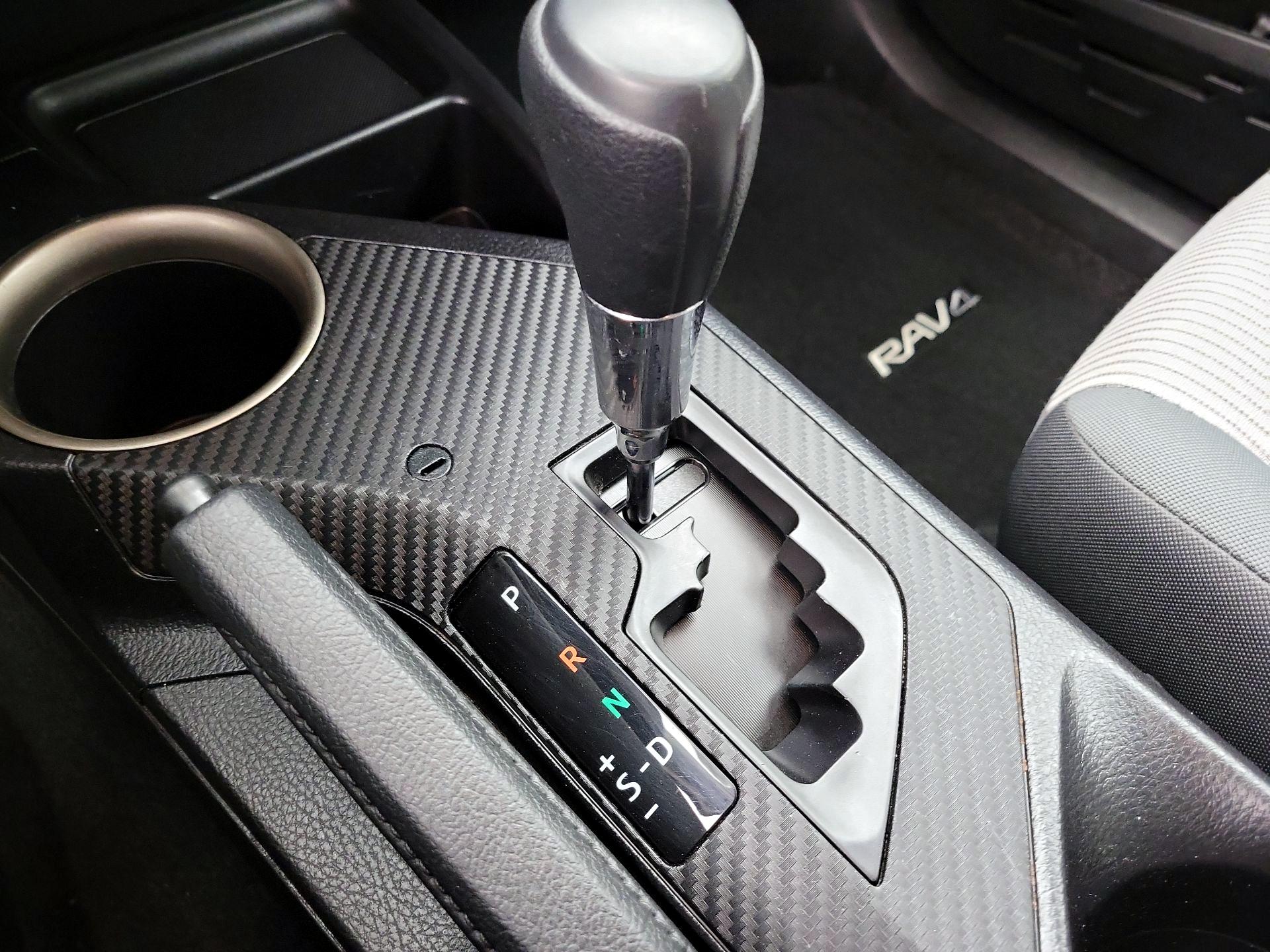 Thumbnail: 2015 Toyota RAV4 - 17