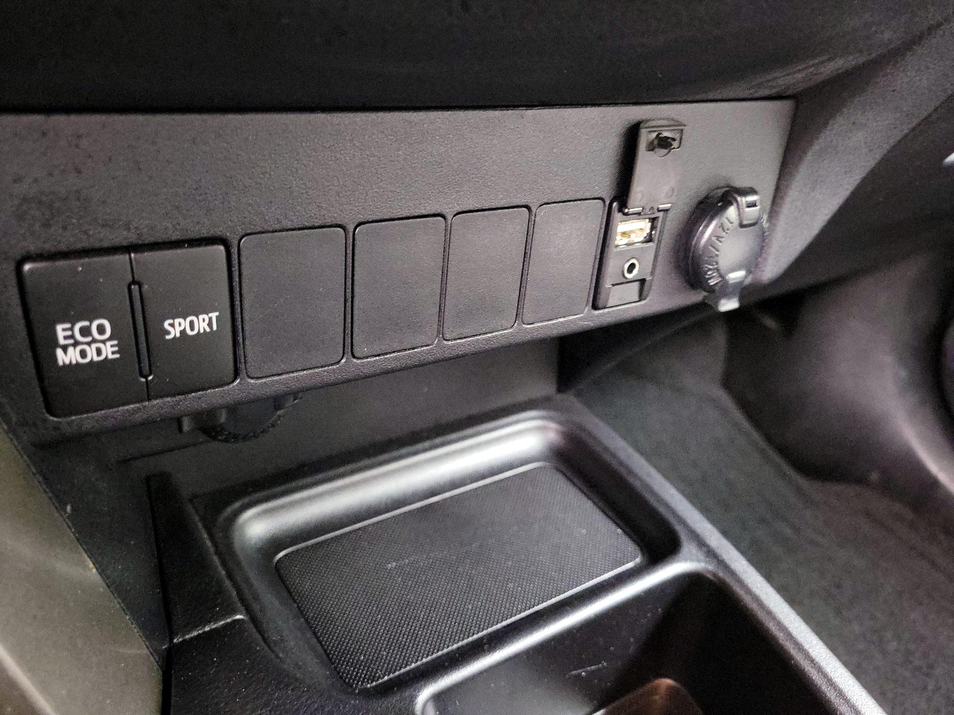 Thumbnail: 2015 Toyota RAV4 - 18