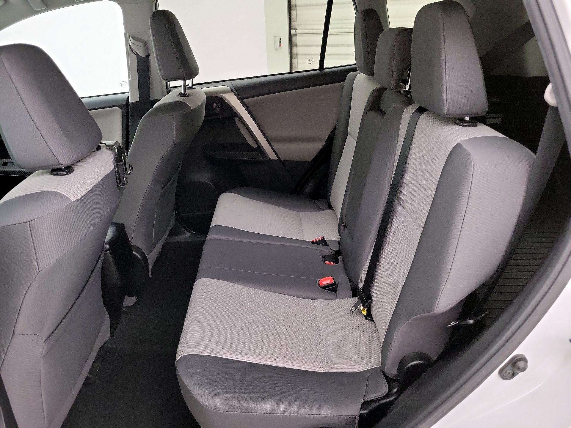 Thumbnail: 2015 Toyota RAV4 - 19