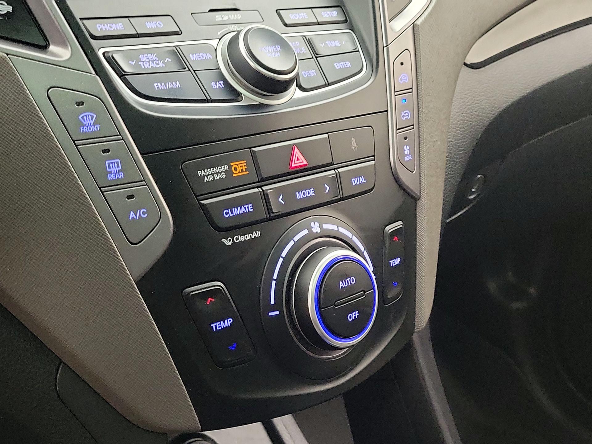 Thumbnail: 2015 Hyundai Santa Fe - 17