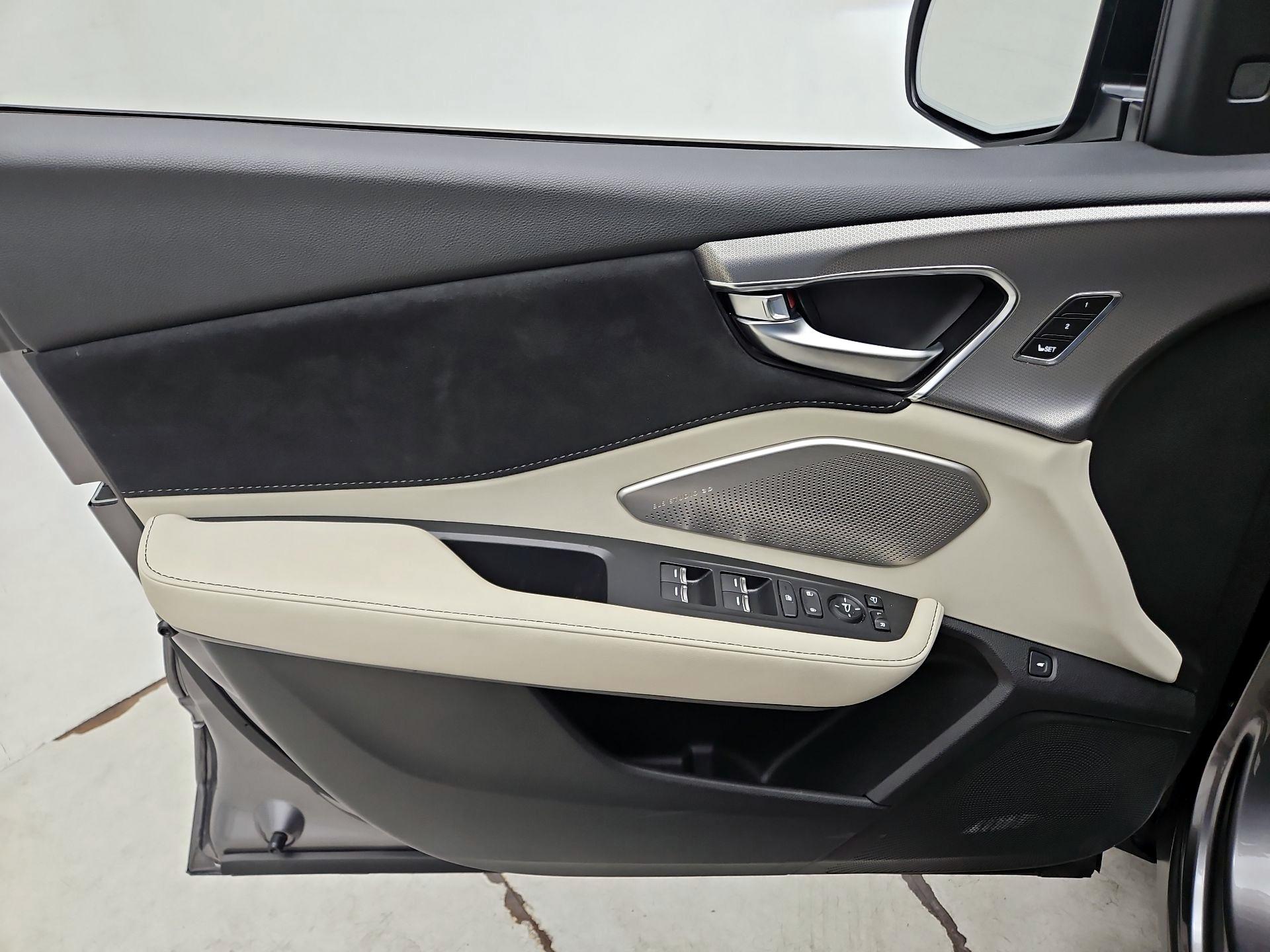 Thumbnail: 2025 Acura RDX - 12