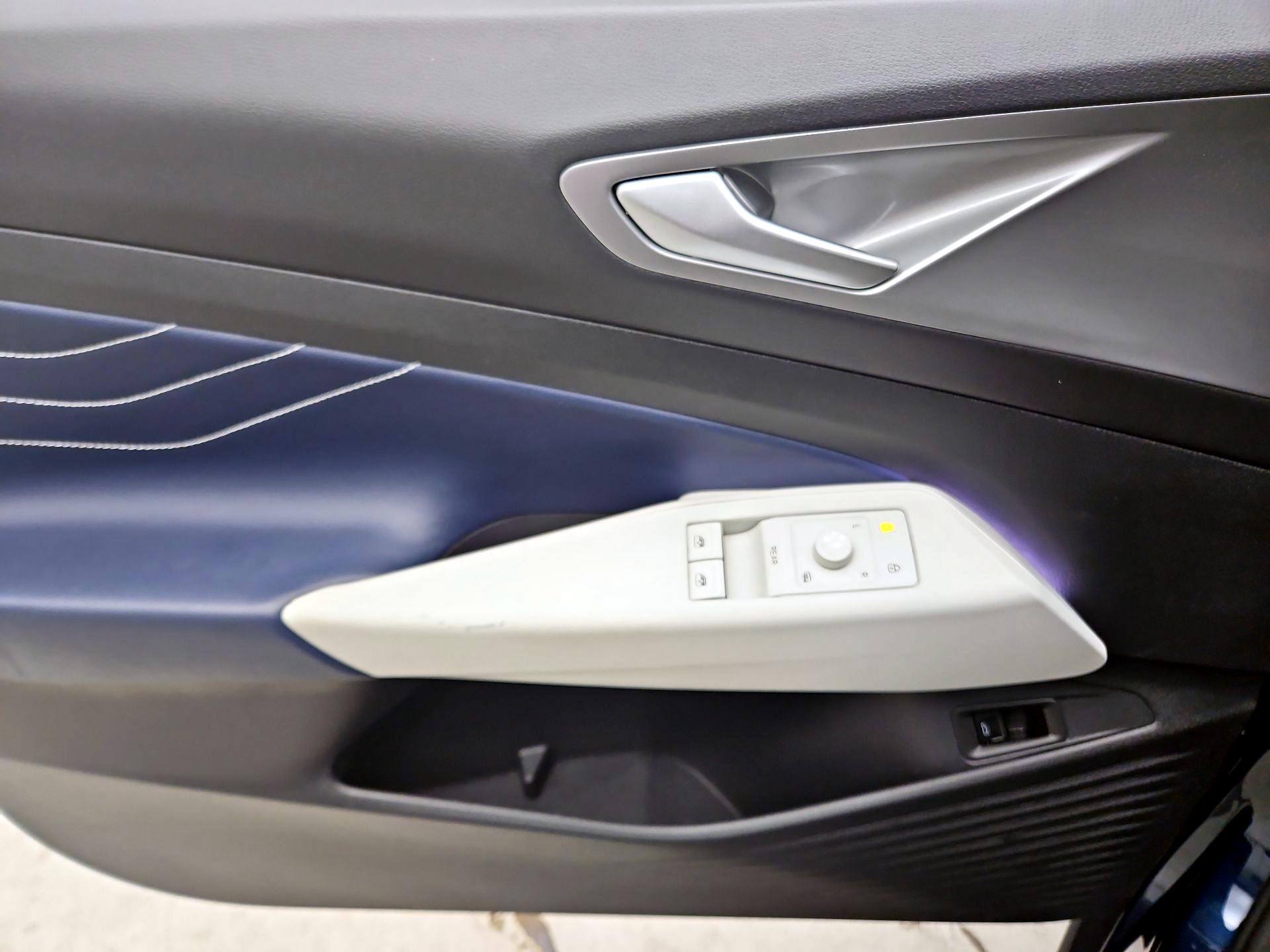 Thumbnail: 2023 Volkswagen ID.4 - 12