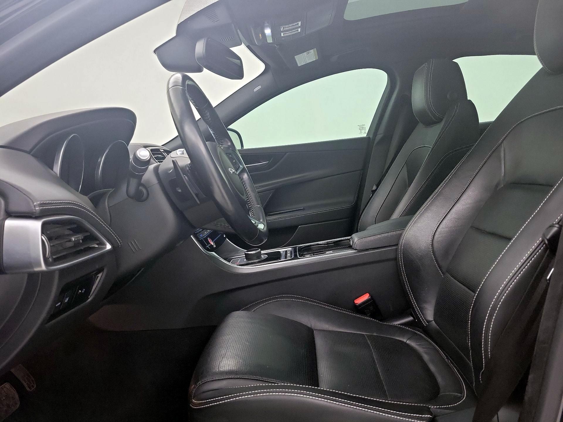 Thumbnail: 2017 Jaguar XE - 11