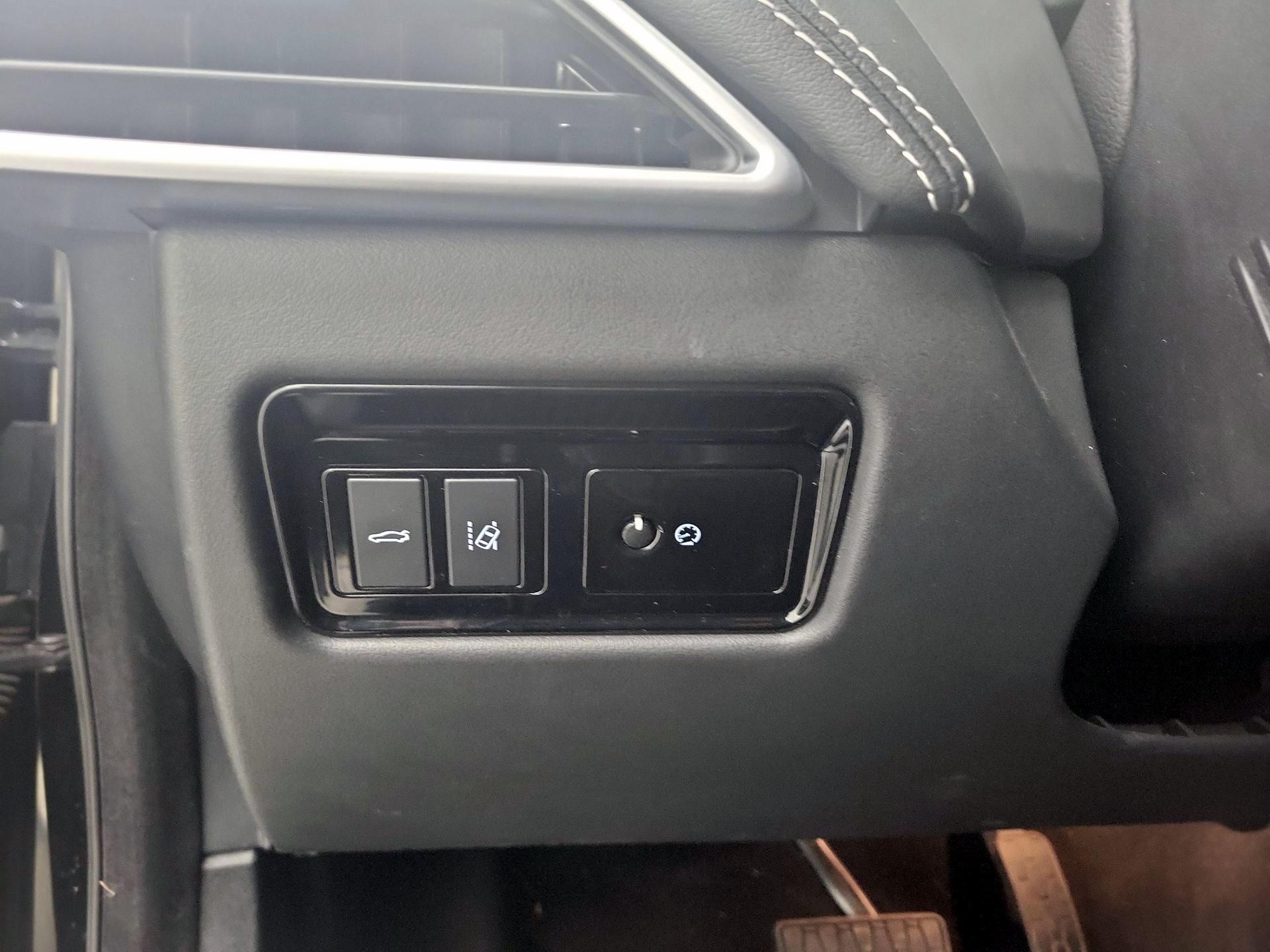 Thumbnail: 2017 Jaguar XE - 13