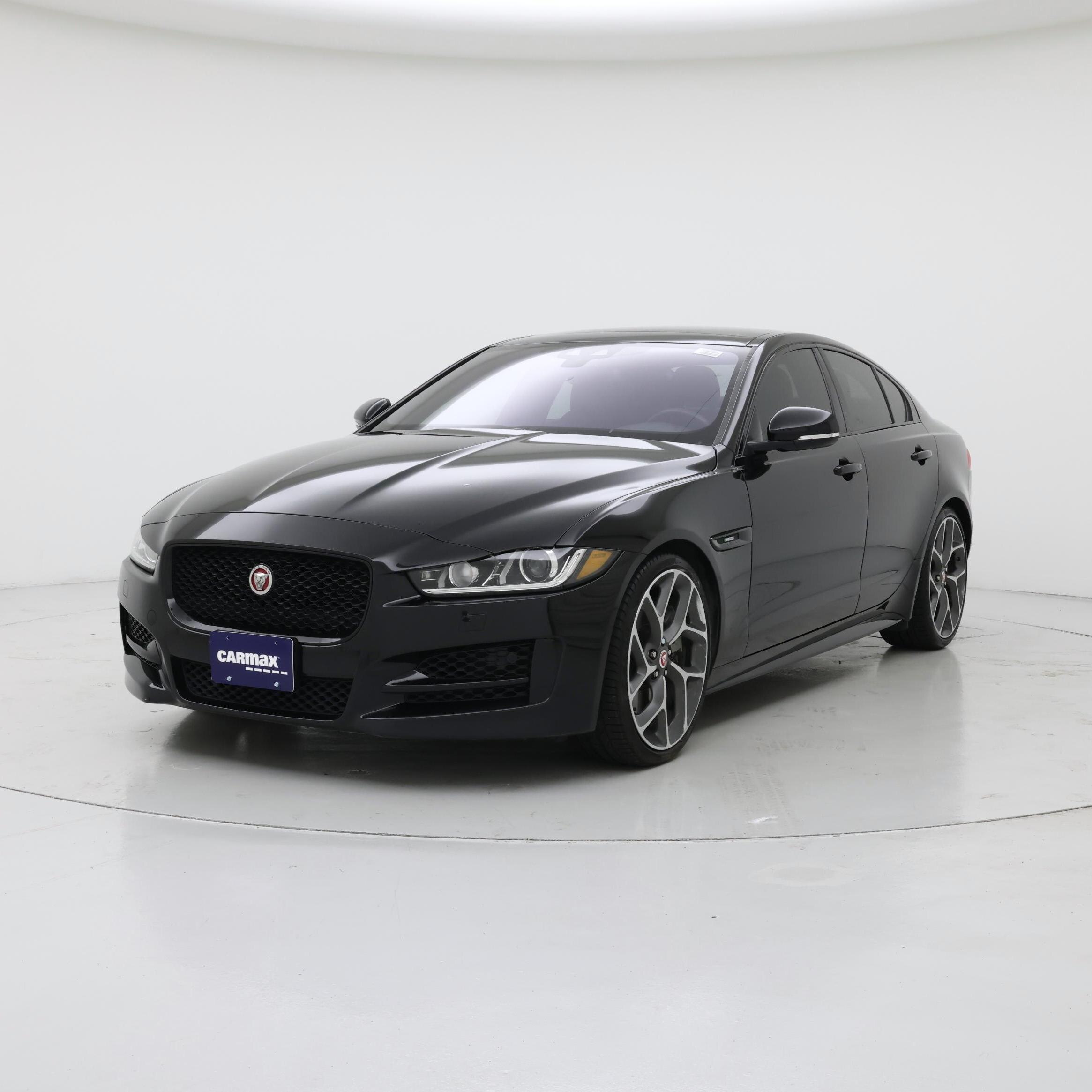 Thumbnail: 2017 Jaguar XE - 4