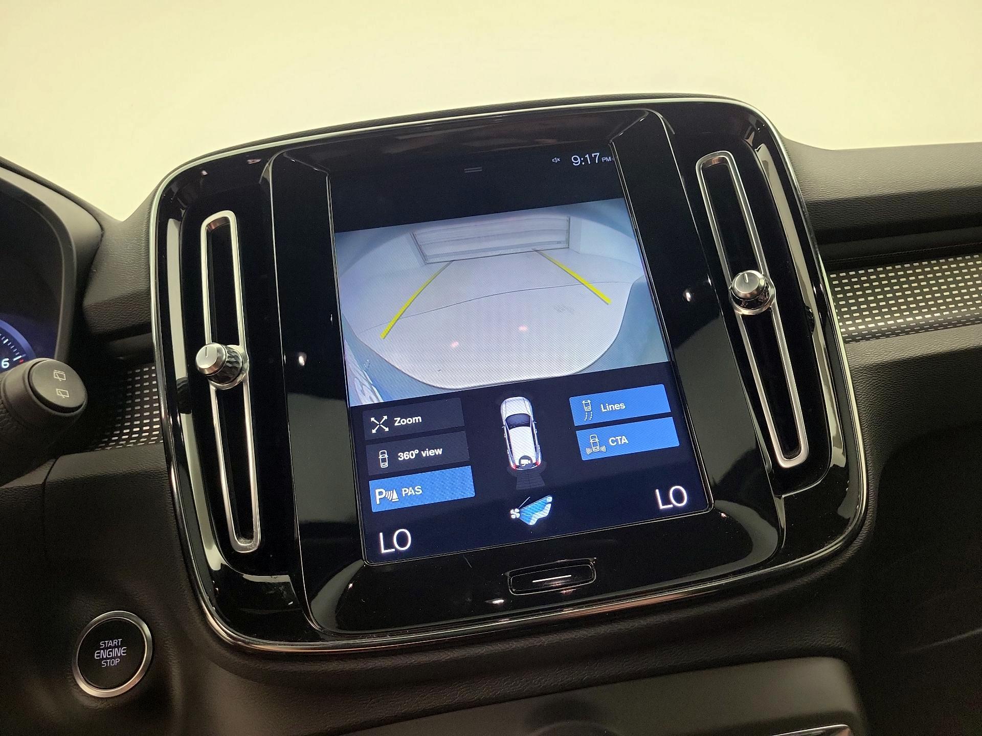 Thumbnail: 2021 Volvo XC40 - 15