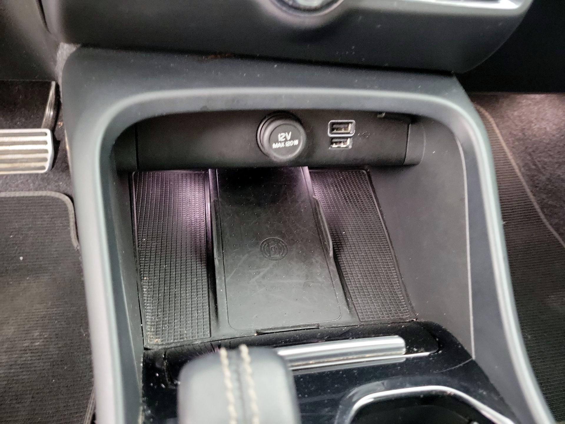 Thumbnail: 2021 Volvo XC40 - 19