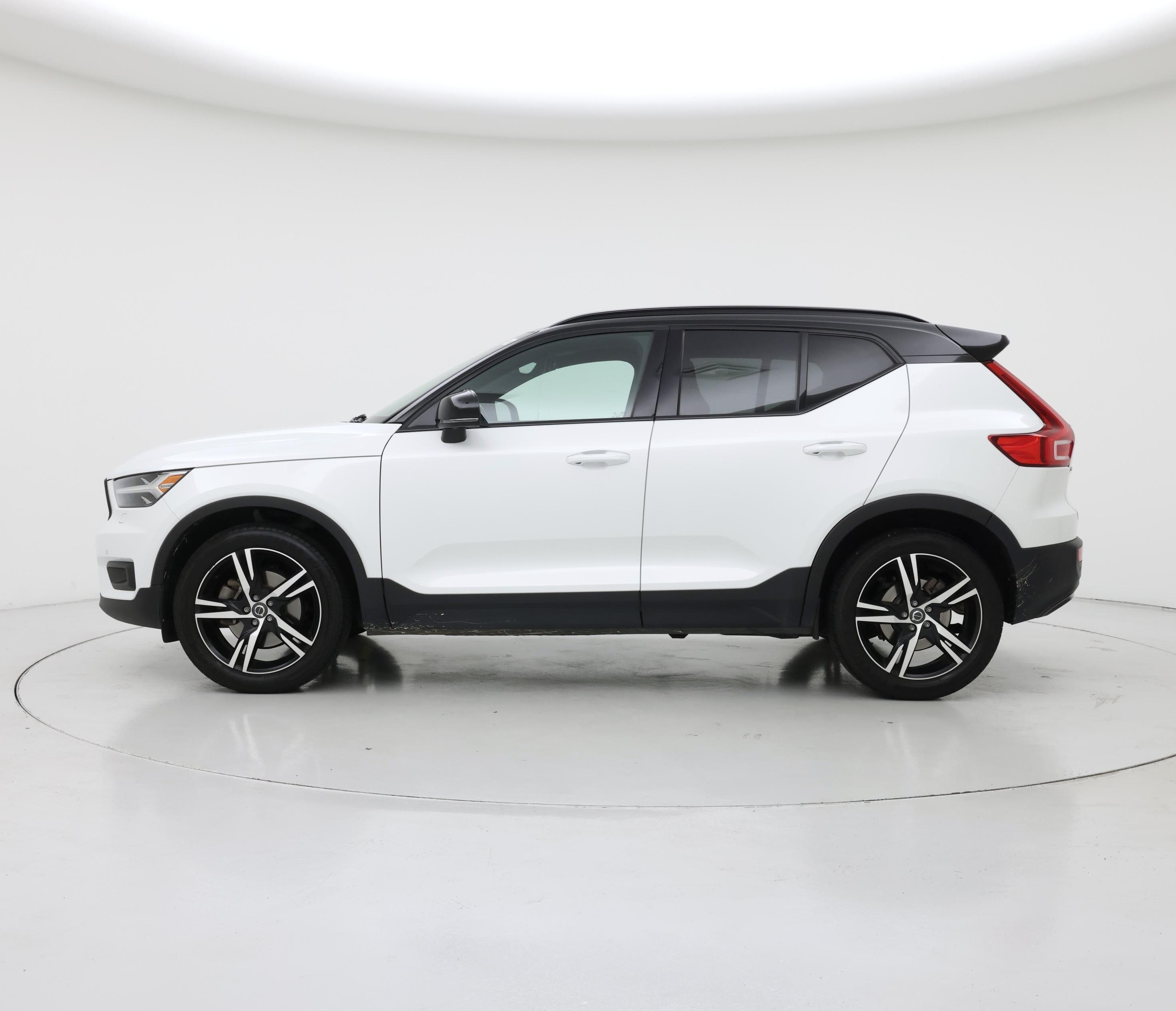 Thumbnail: 2021 Volvo XC40 - 3