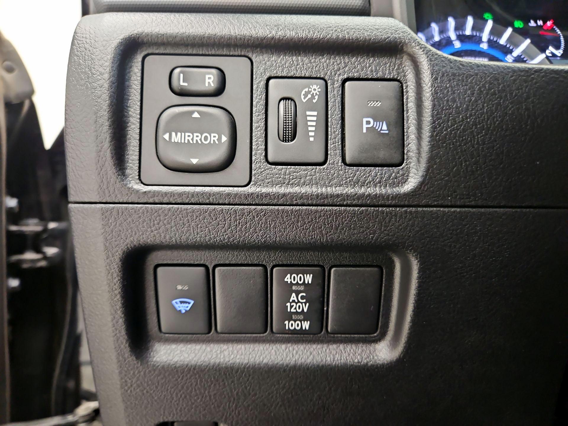 Thumbnail: 2016 Toyota 4Runner - 13