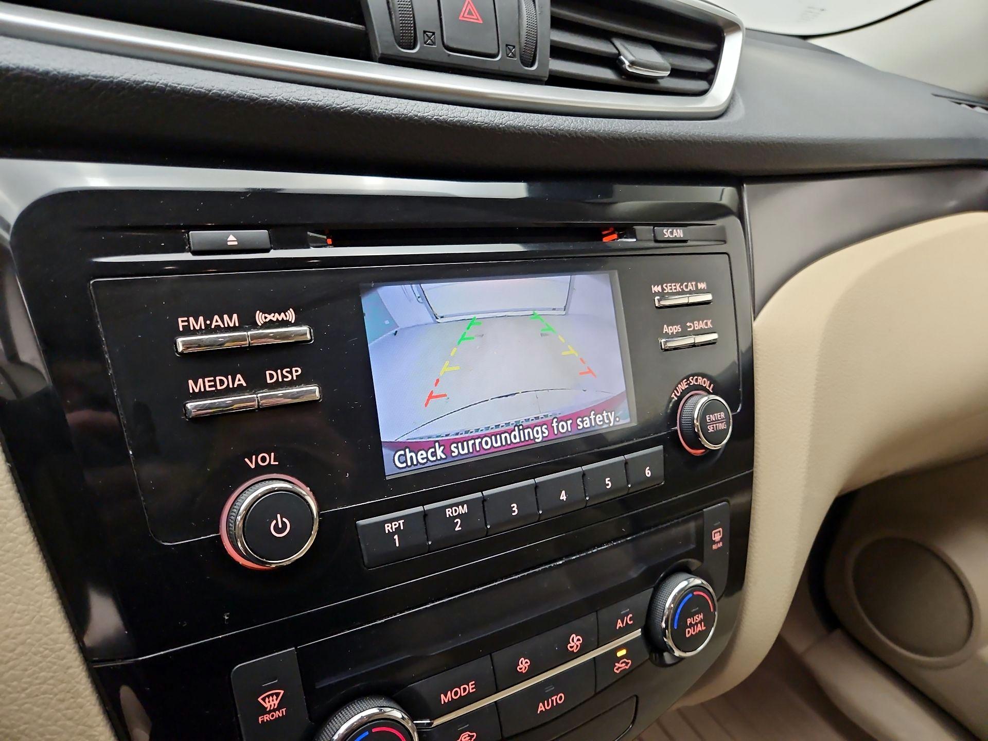 Thumbnail: 2015 Nissan Rogue - 14