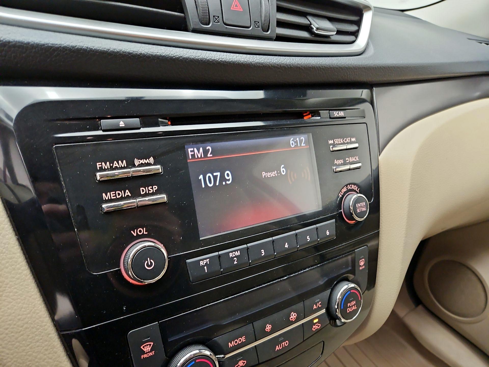 Thumbnail: 2015 Nissan Rogue - 15