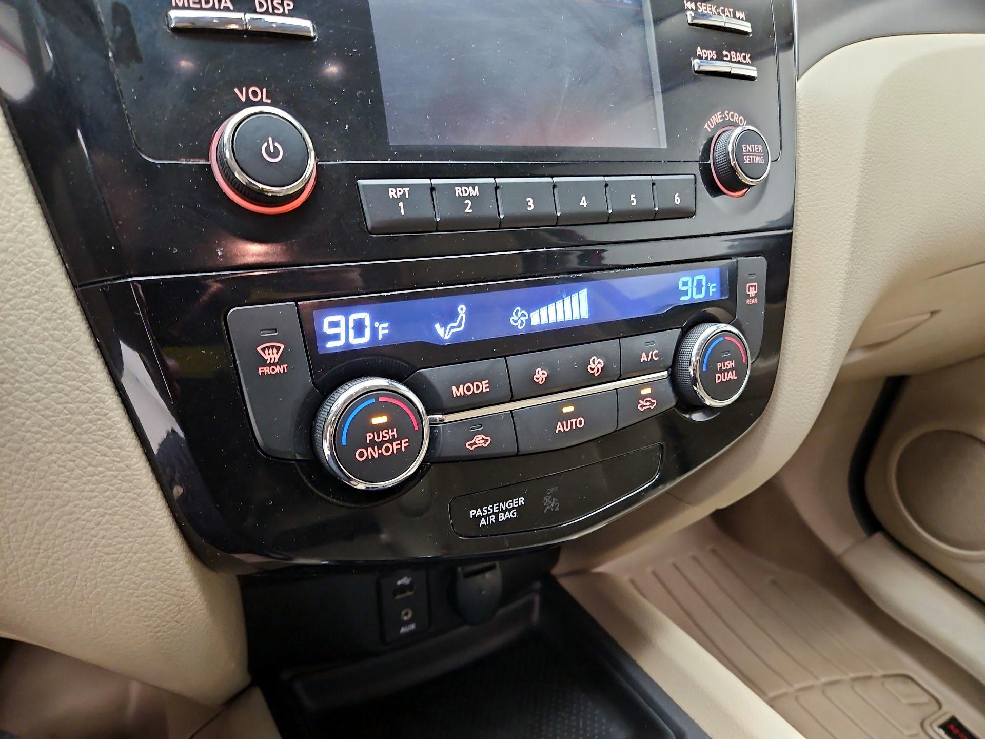 Thumbnail: 2015 Nissan Rogue - 16