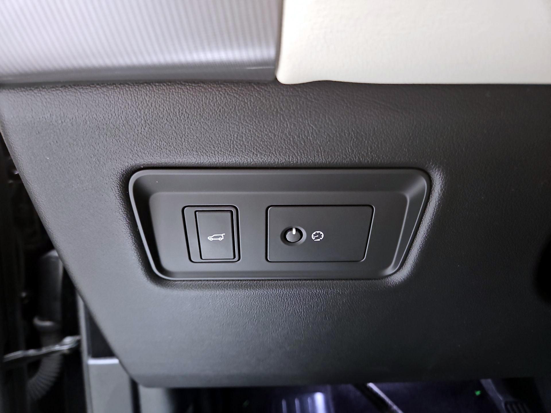 Thumbnail: 2020 Land Rover Range Rover Sport - 11