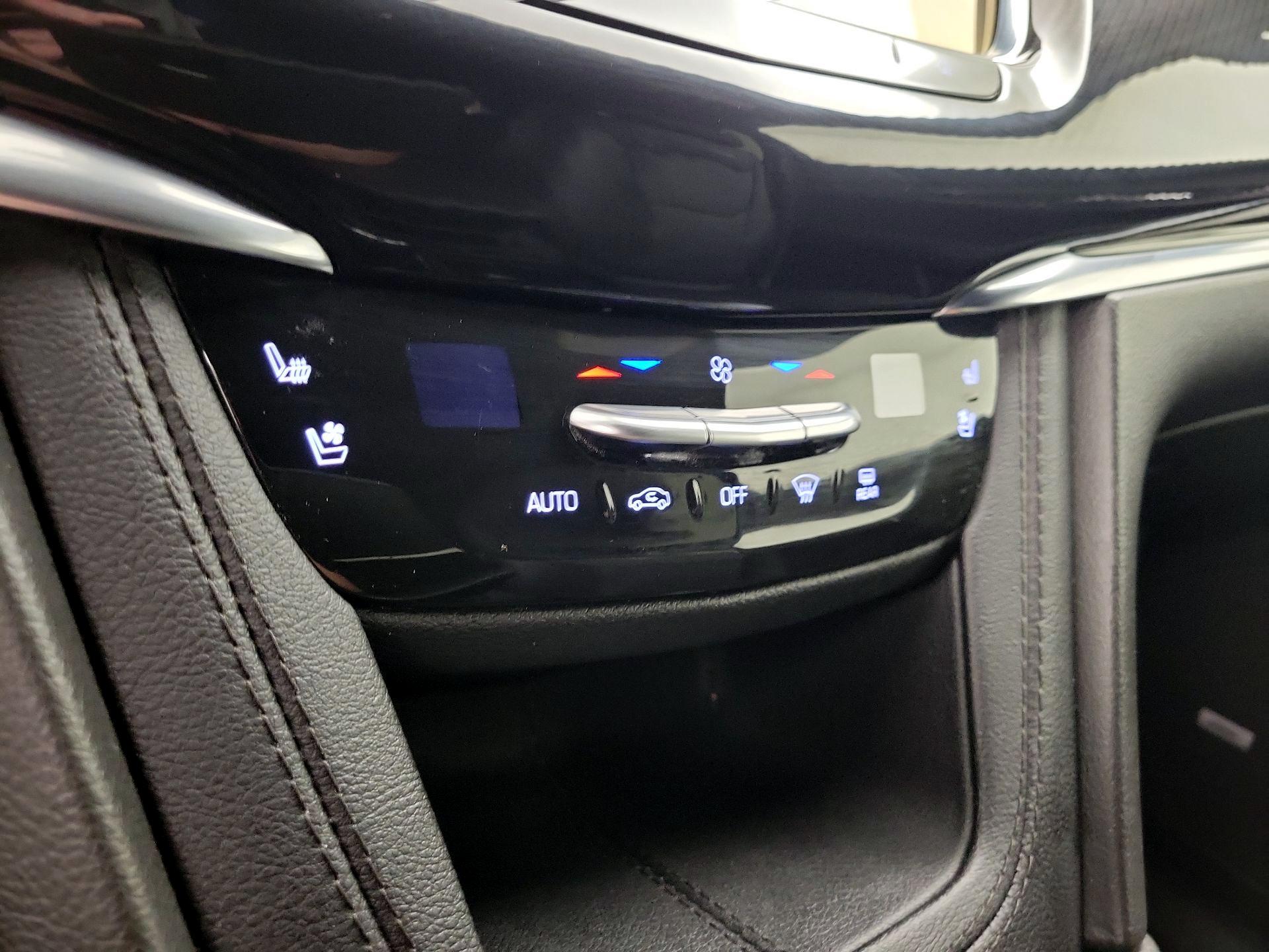 Thumbnail: 2023 Cadillac XT6 - 17
