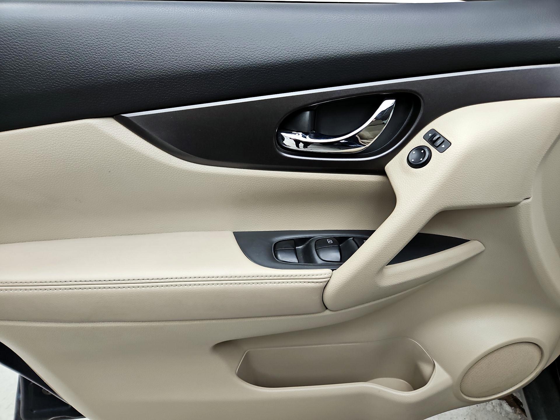 Thumbnail: 2015 Nissan Rogue - 12