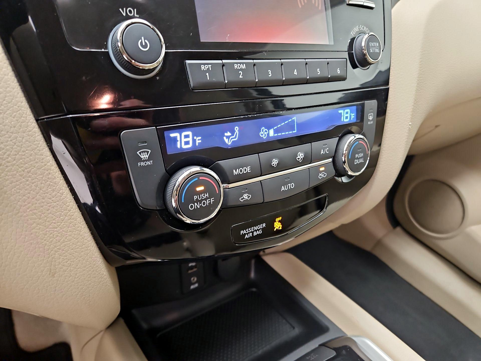 Thumbnail: 2015 Nissan Rogue - 16