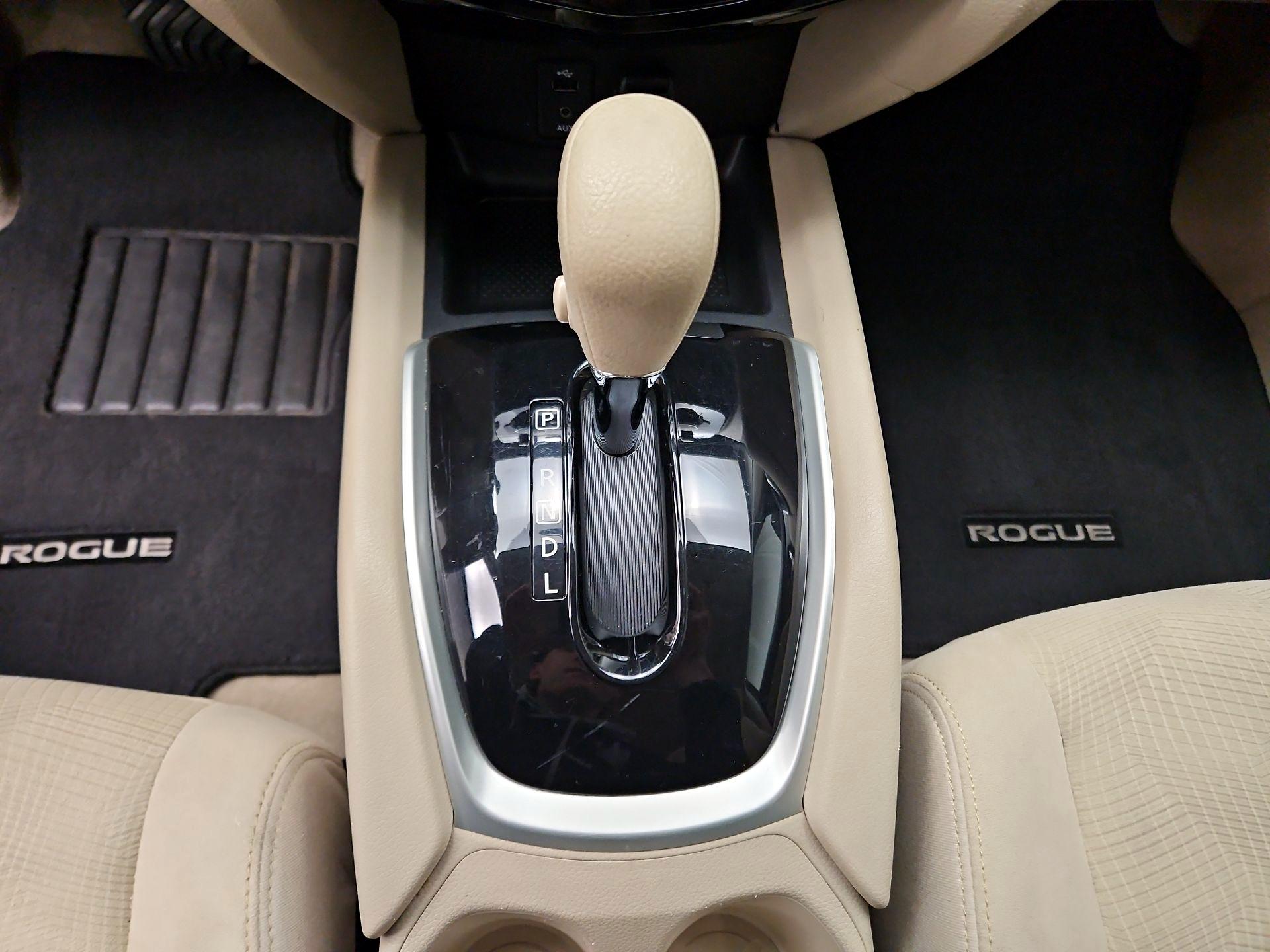 Thumbnail: 2015 Nissan Rogue - 17