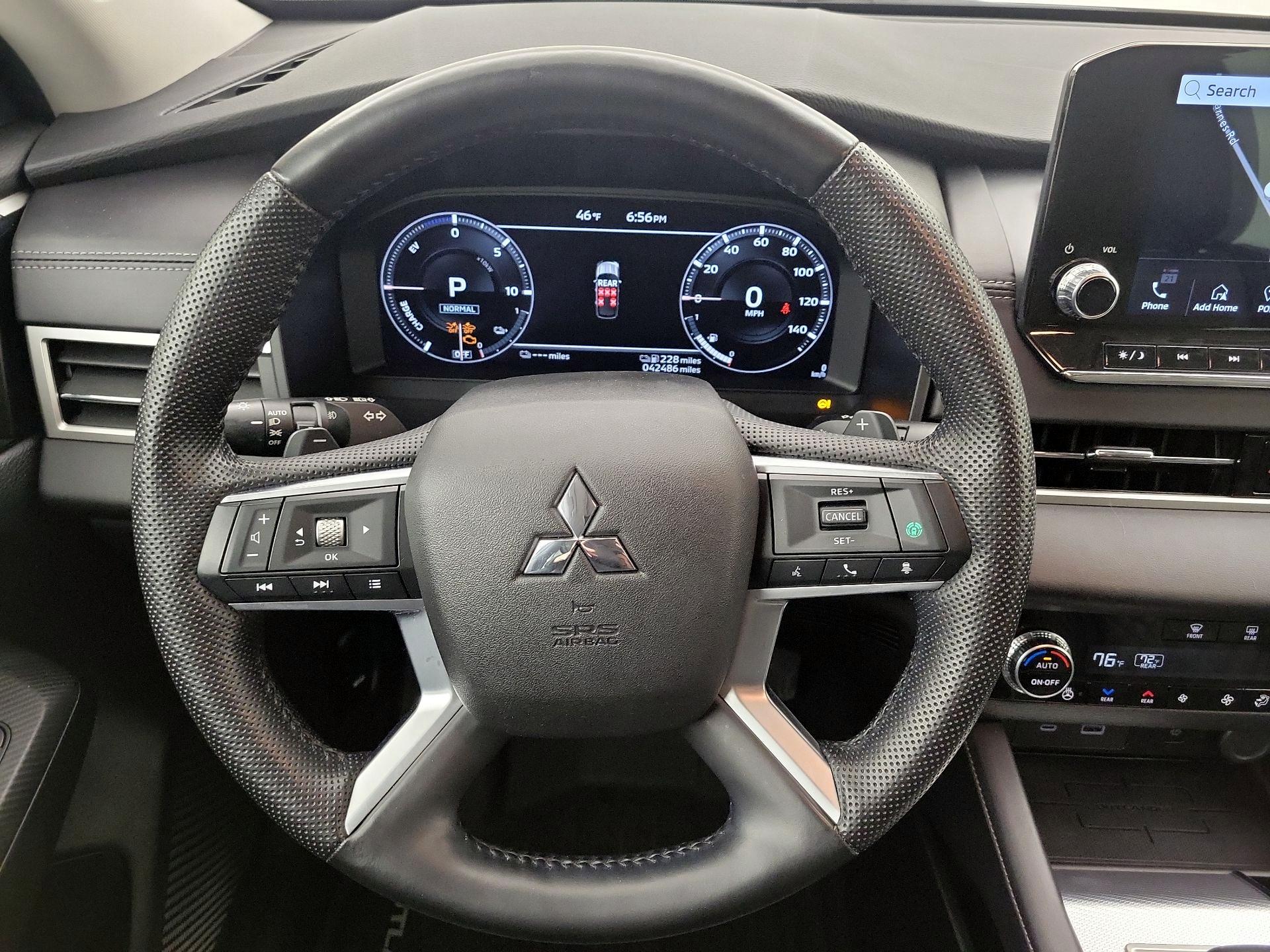 Thumbnail: 2023 Mitsubishi Outlander - 10