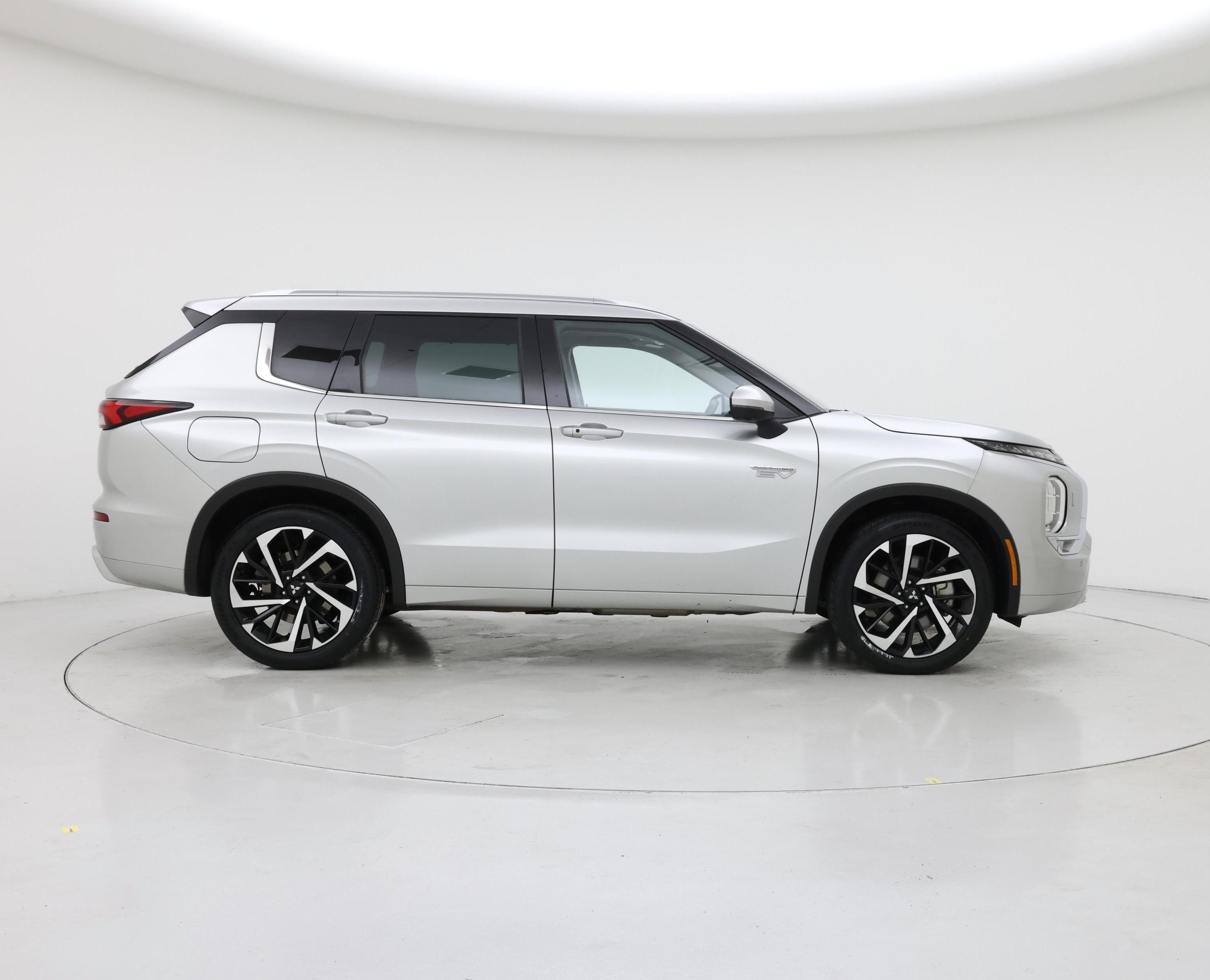 Thumbnail: 2023 Mitsubishi Outlander - 7