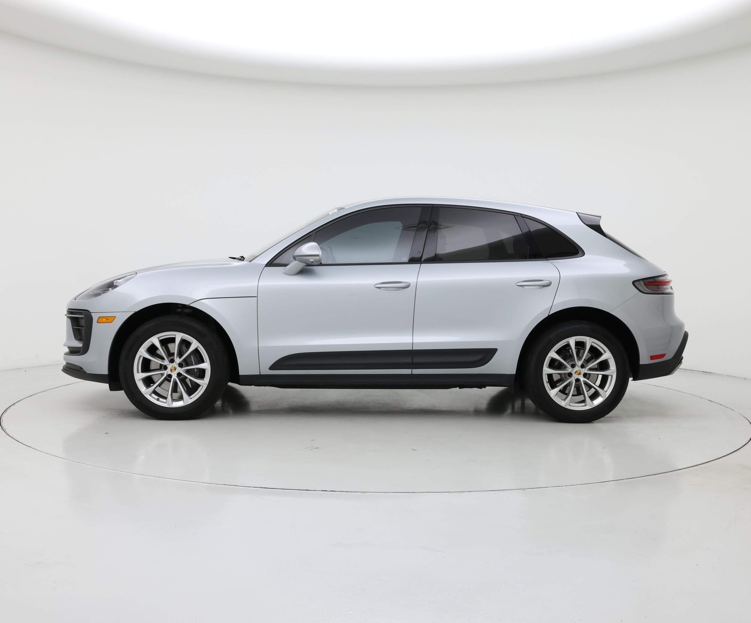 Thumbnail: 2022 Porsche Macan - 3