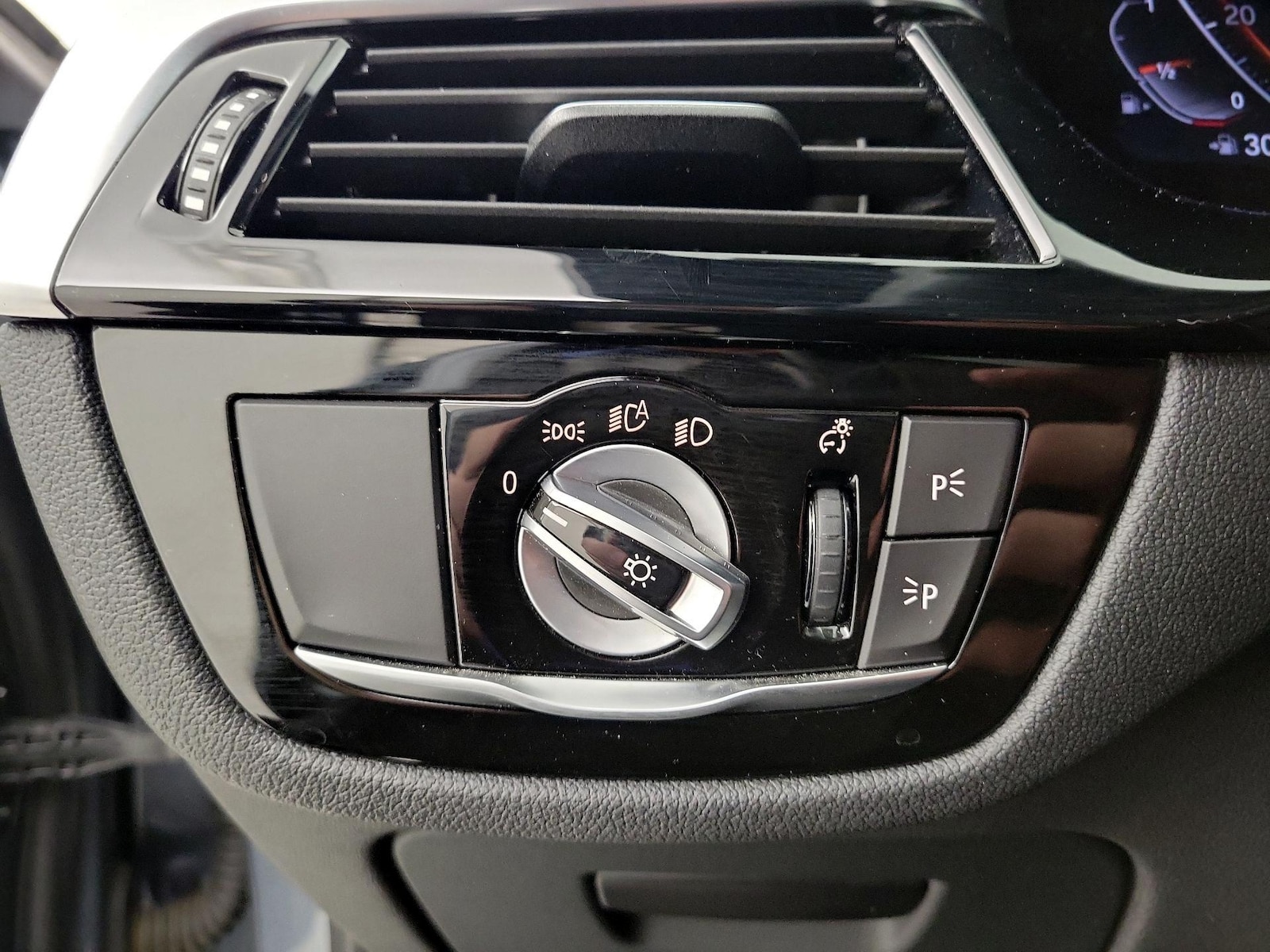 2021 BMW 5 Series 530i - Photo 14