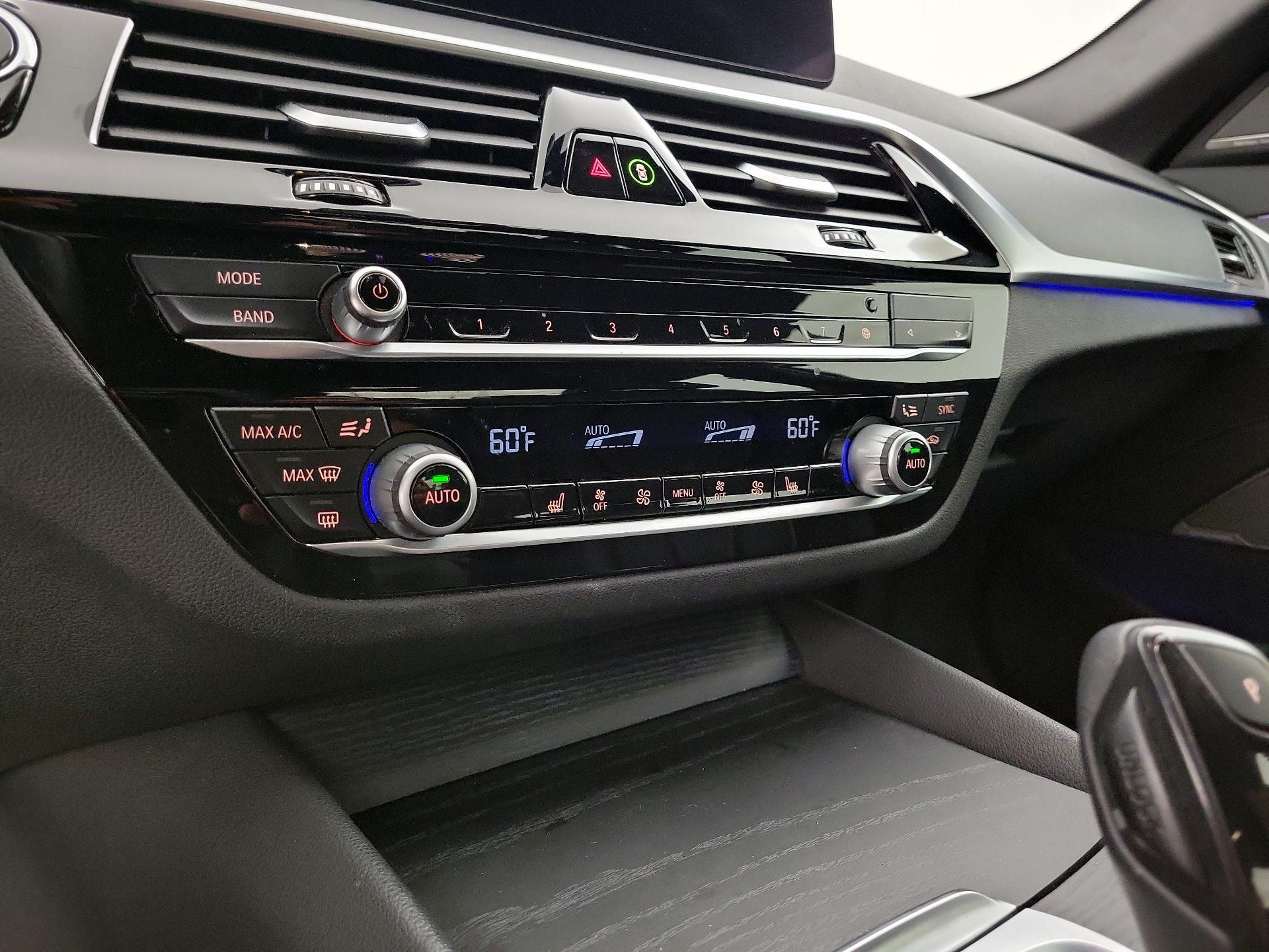 Thumbnail: 2021 BMW 5 Series - 16