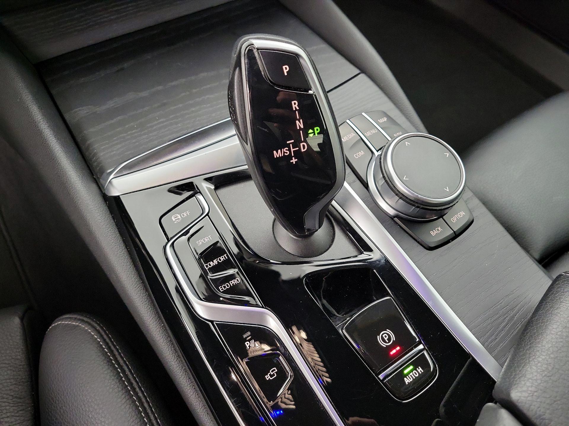 Thumbnail: 2021 BMW 5 Series - 17