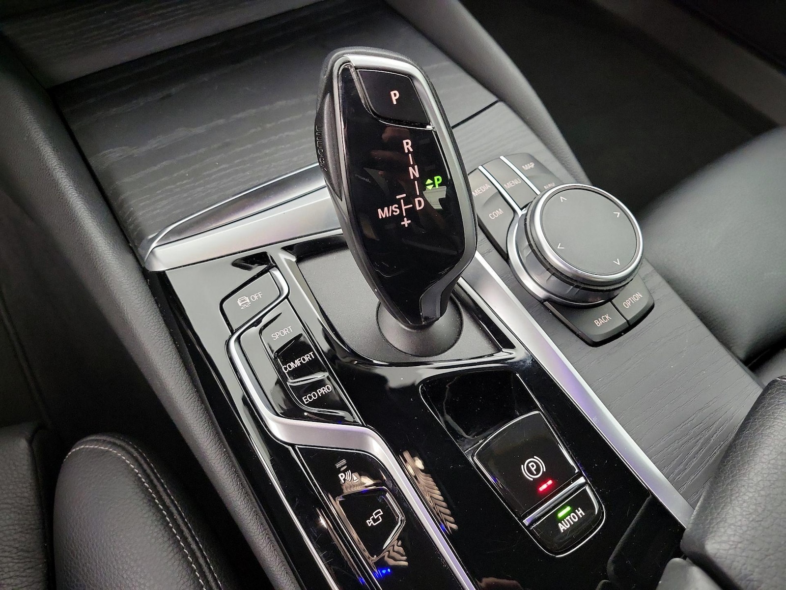 2021 BMW 5 Series 530i - Photo 18