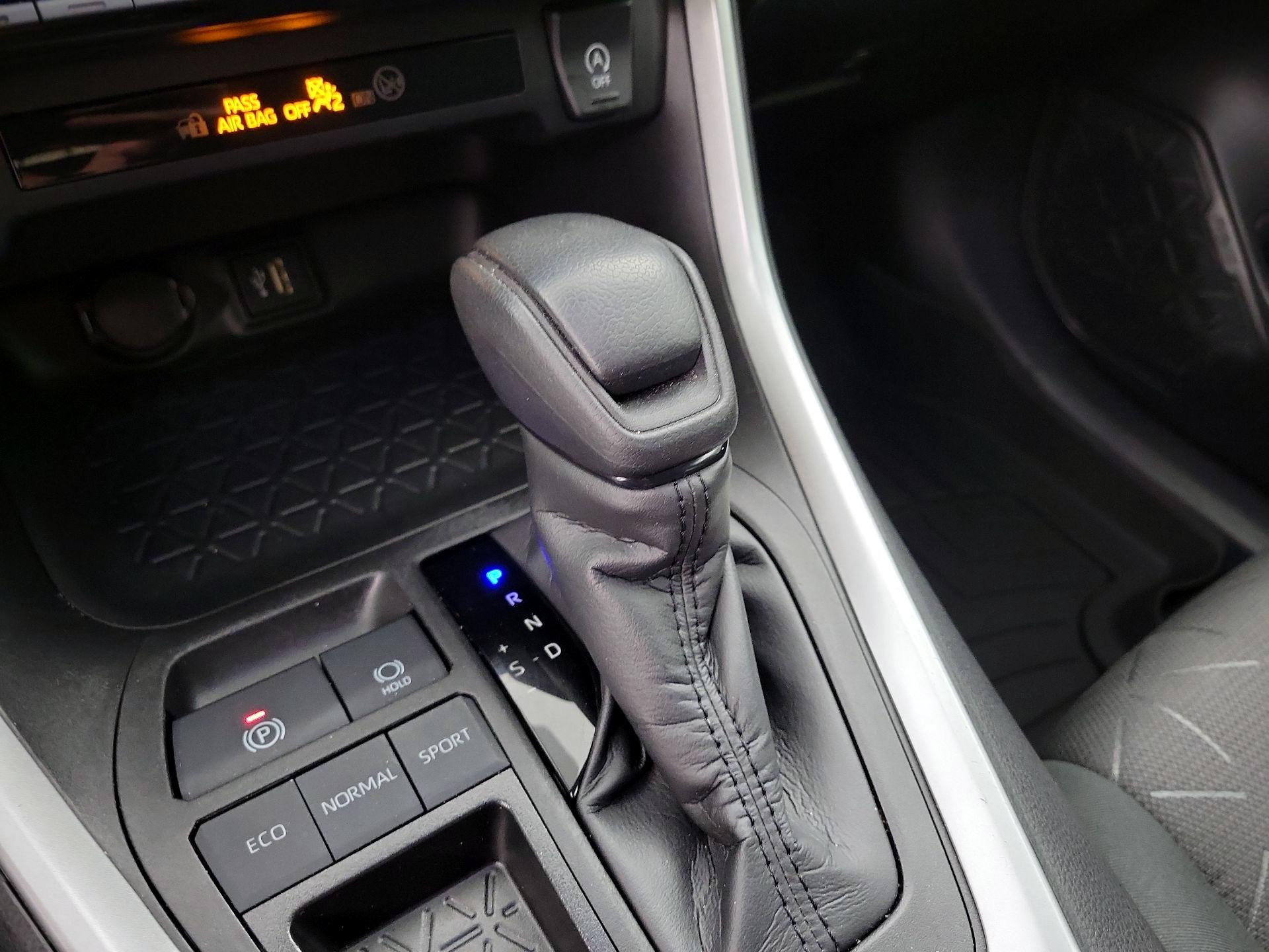 Thumbnail: 2023 Toyota RAV4 - 17