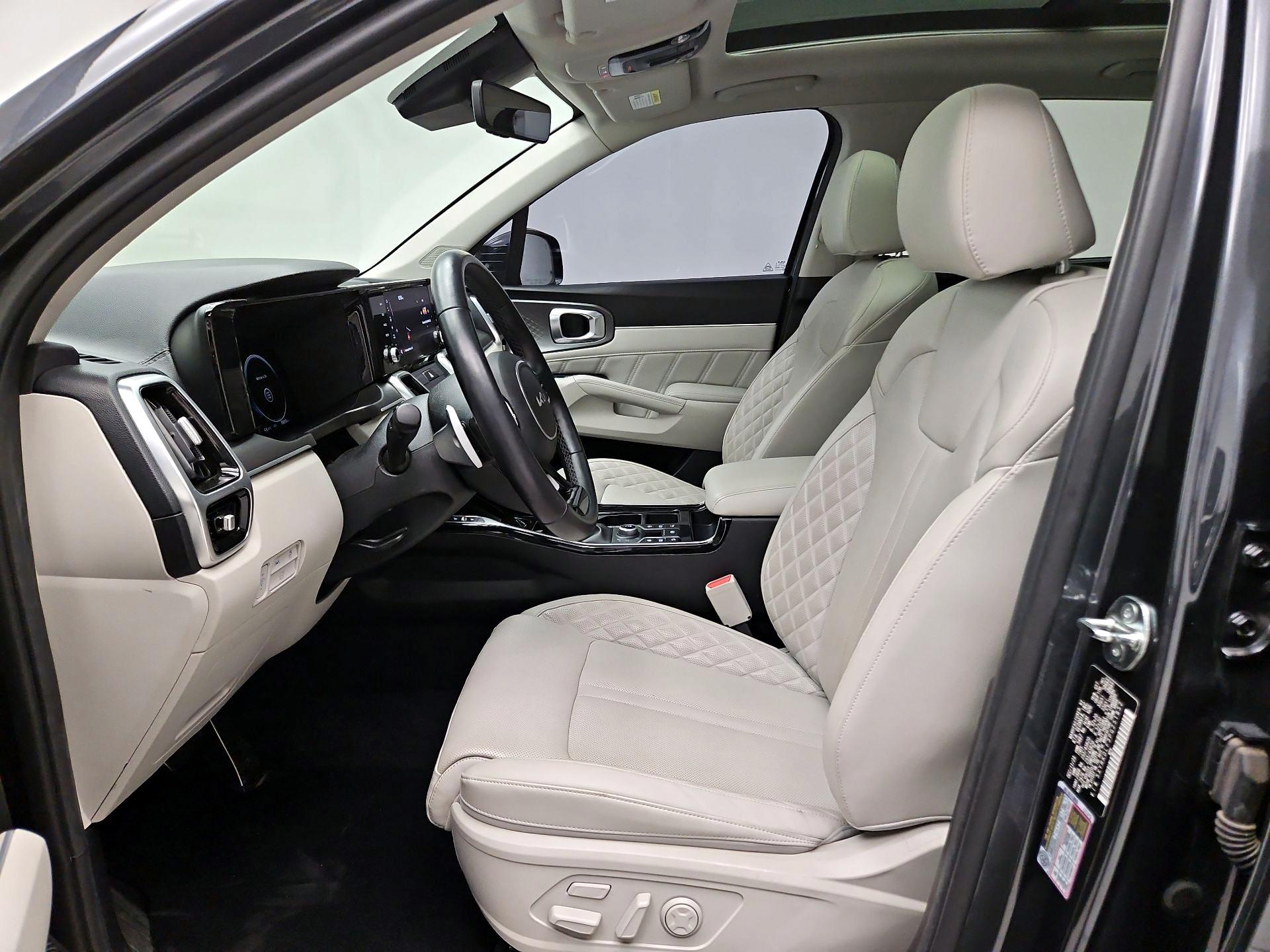 Thumbnail: 2023 Kia Sorento - 9