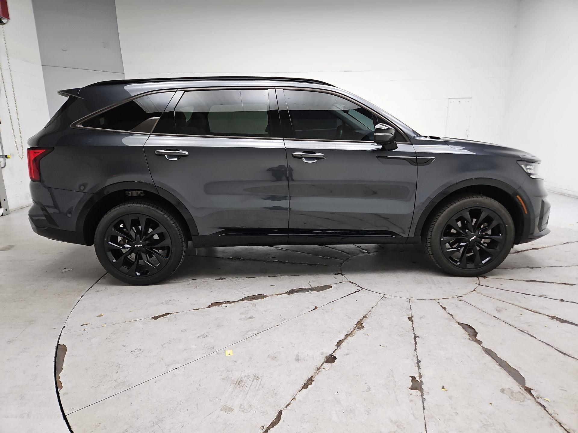 Thumbnail: 2023 Kia Sorento - 4