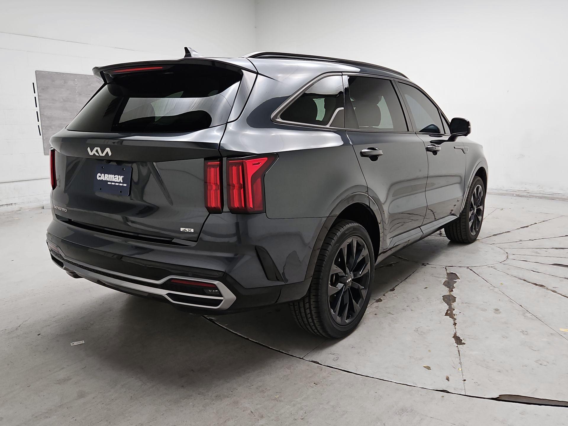 Thumbnail: 2023 Kia Sorento - 5