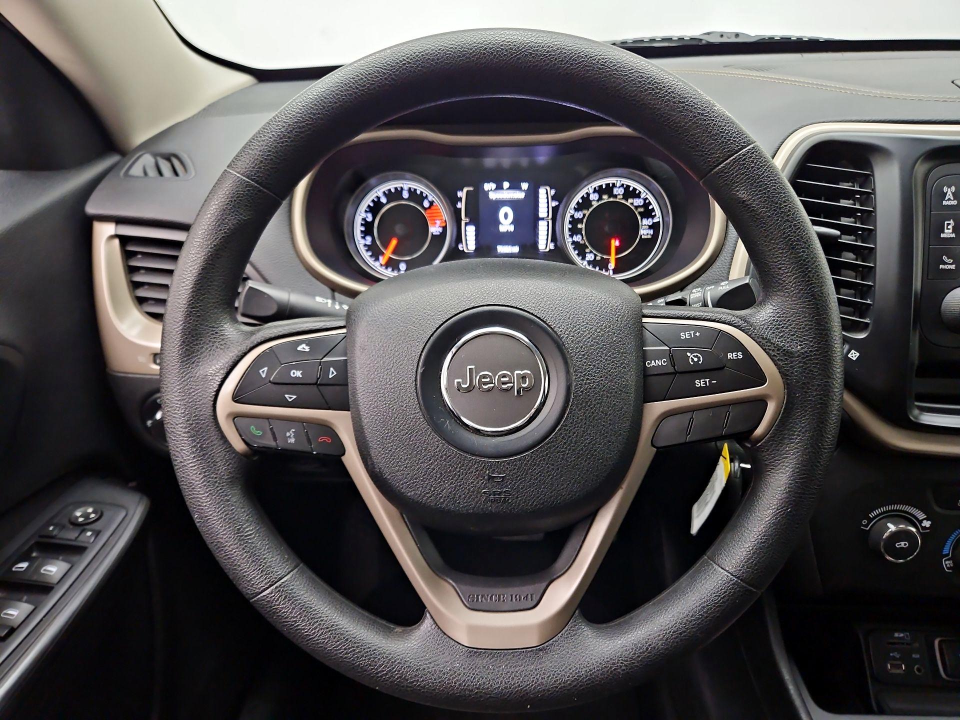 Thumbnail: 2016 Jeep Cherokee - 10