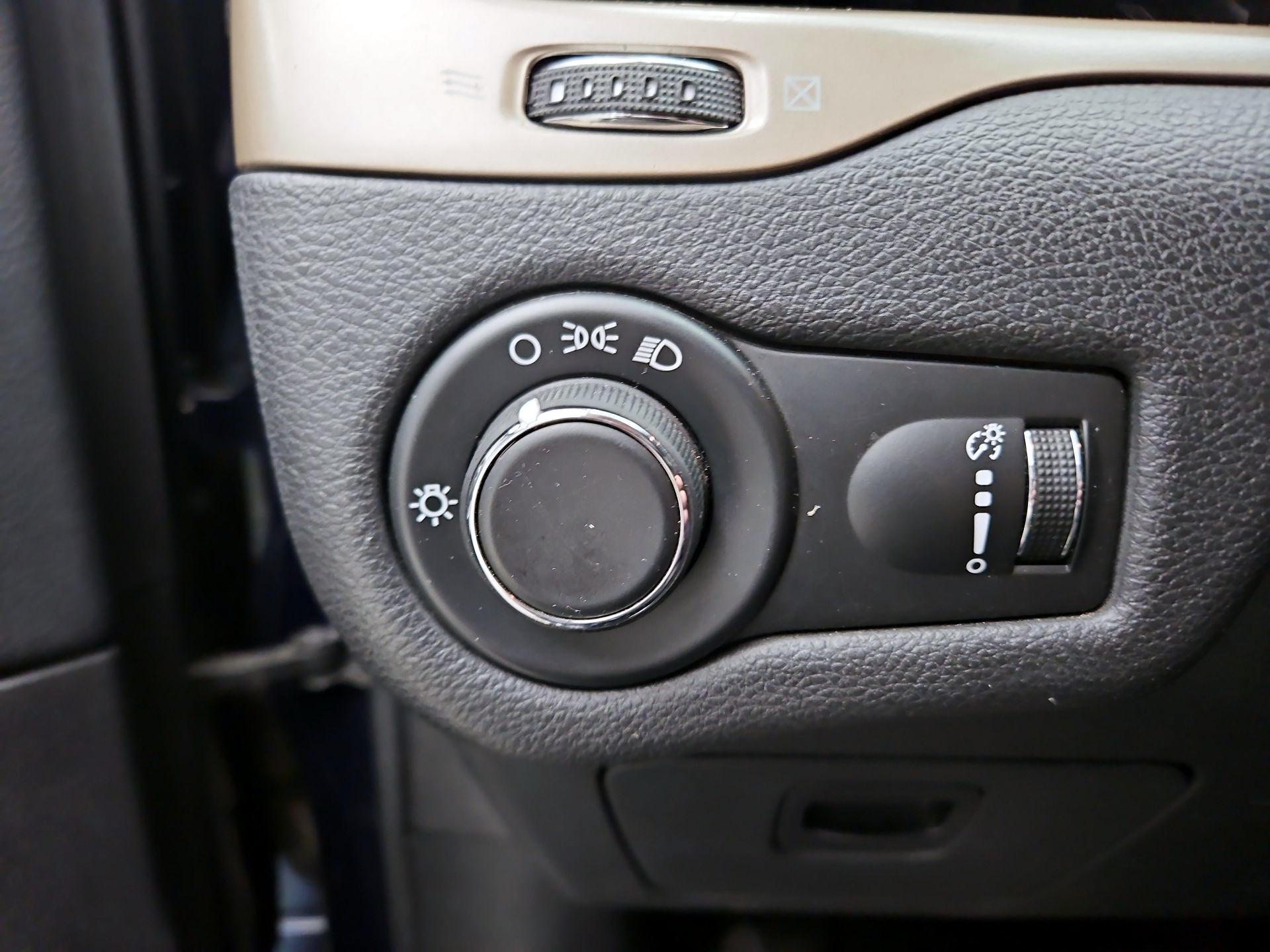 Thumbnail: 2016 Jeep Cherokee - 13