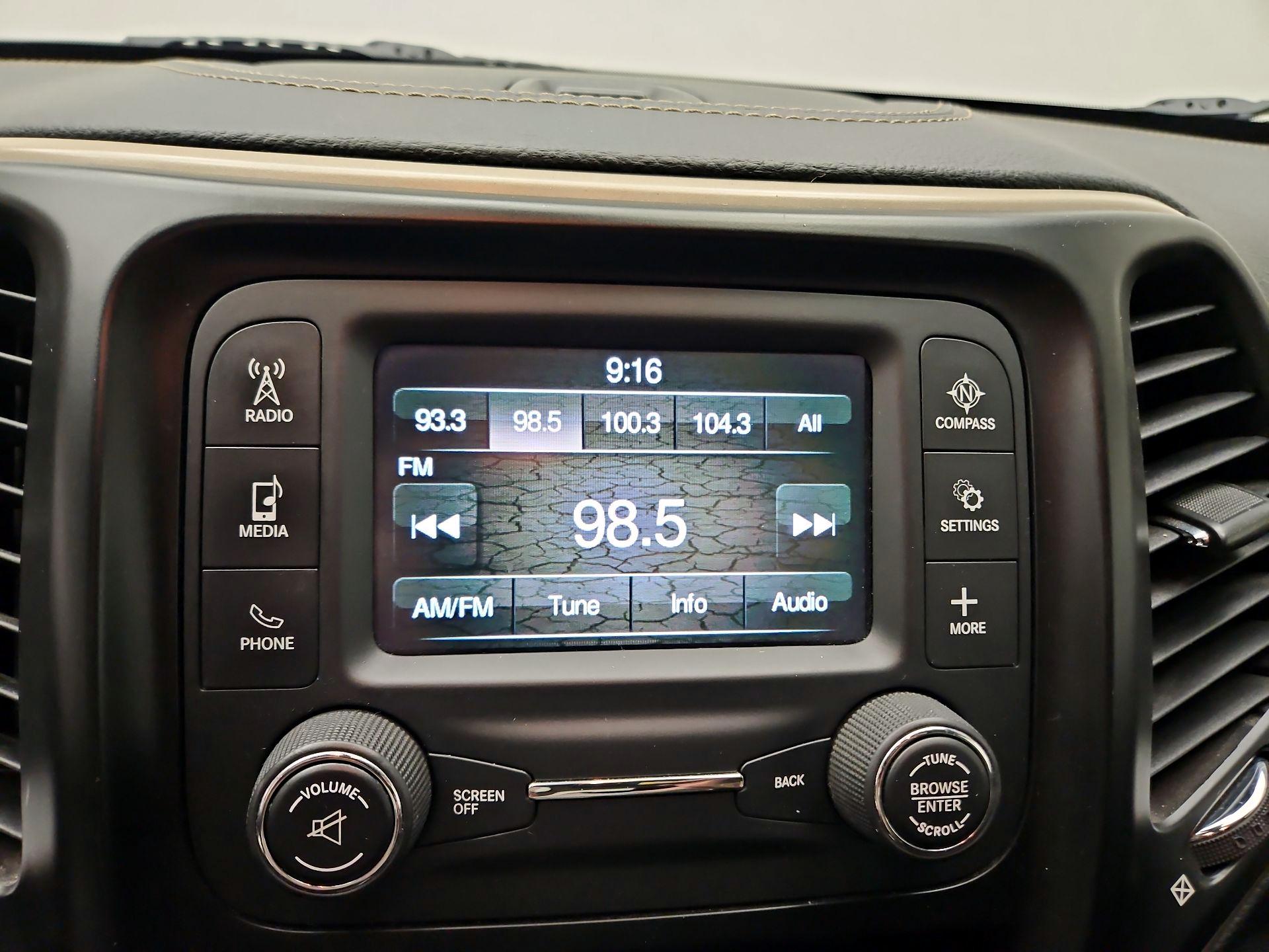 Thumbnail: 2016 Jeep Cherokee - 14