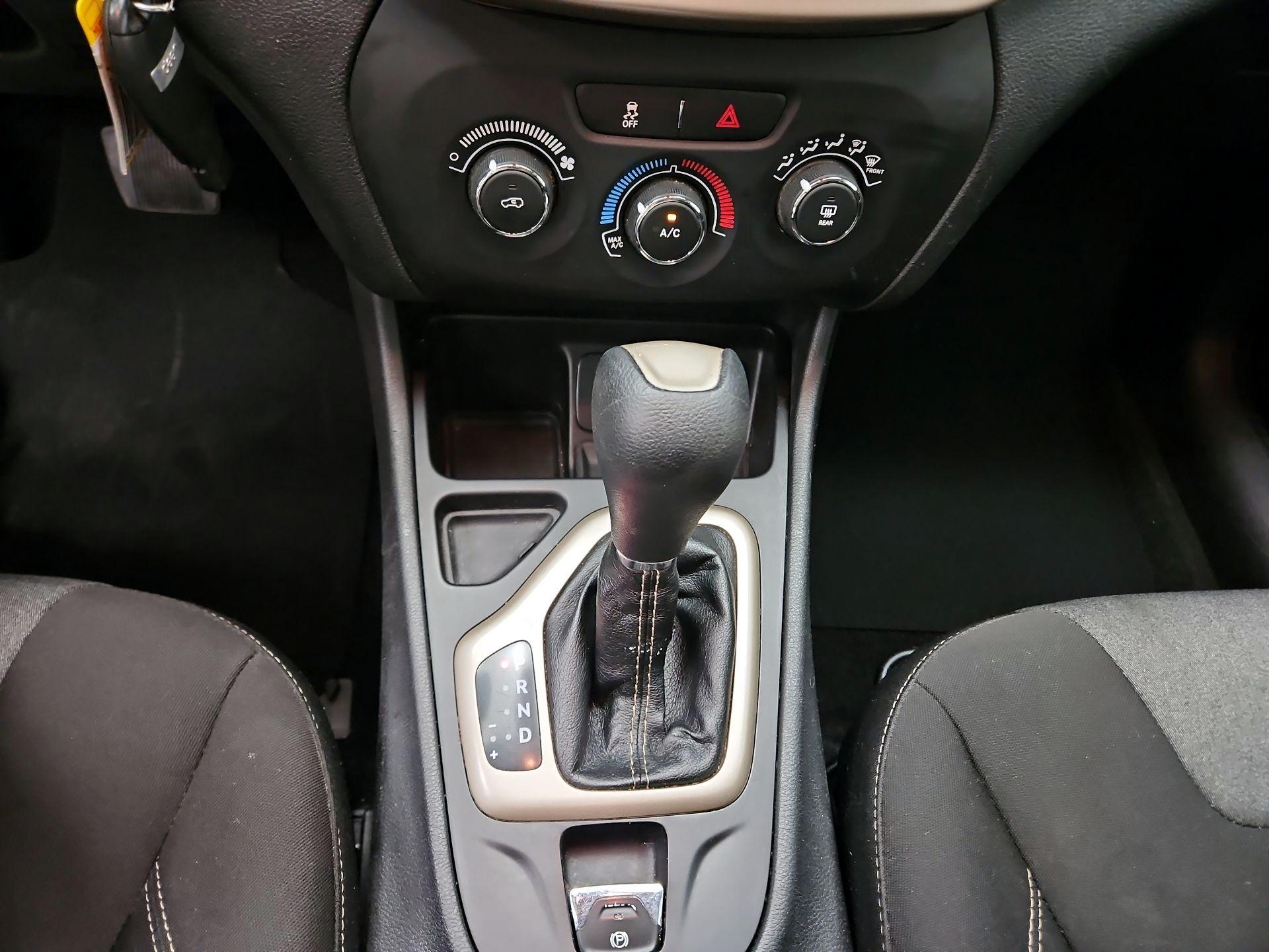 Thumbnail: 2016 Jeep Cherokee - 16