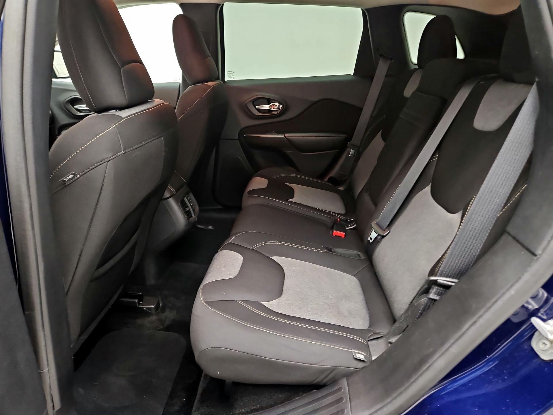 Thumbnail: 2016 Jeep Cherokee - 18