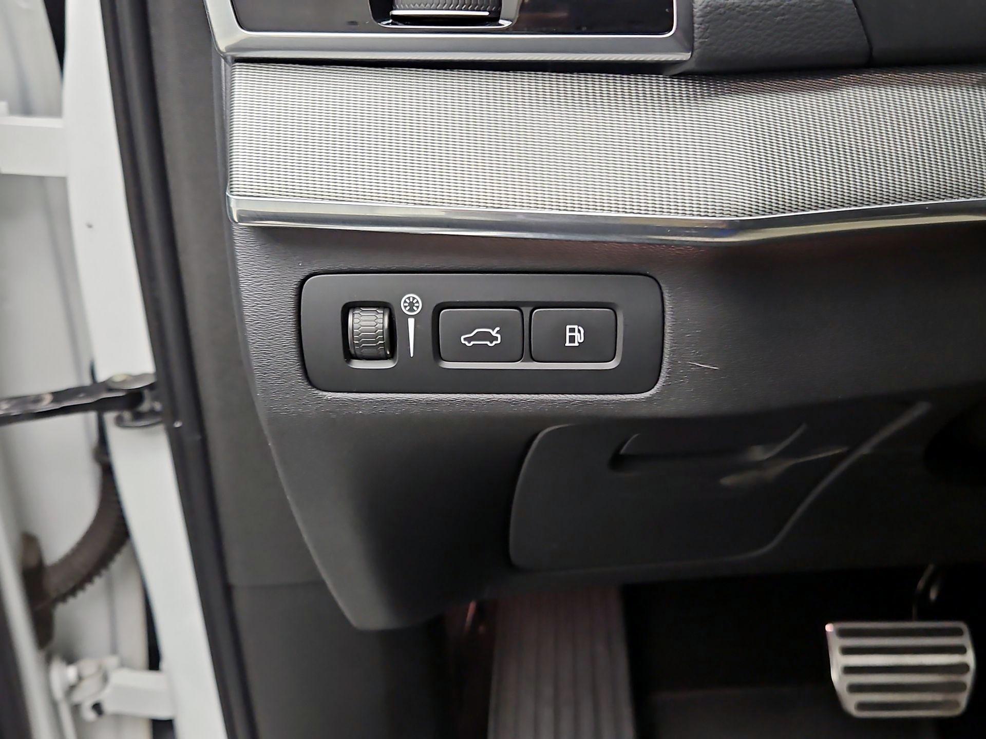 Thumbnail: 2021 Volvo XC90 - 13