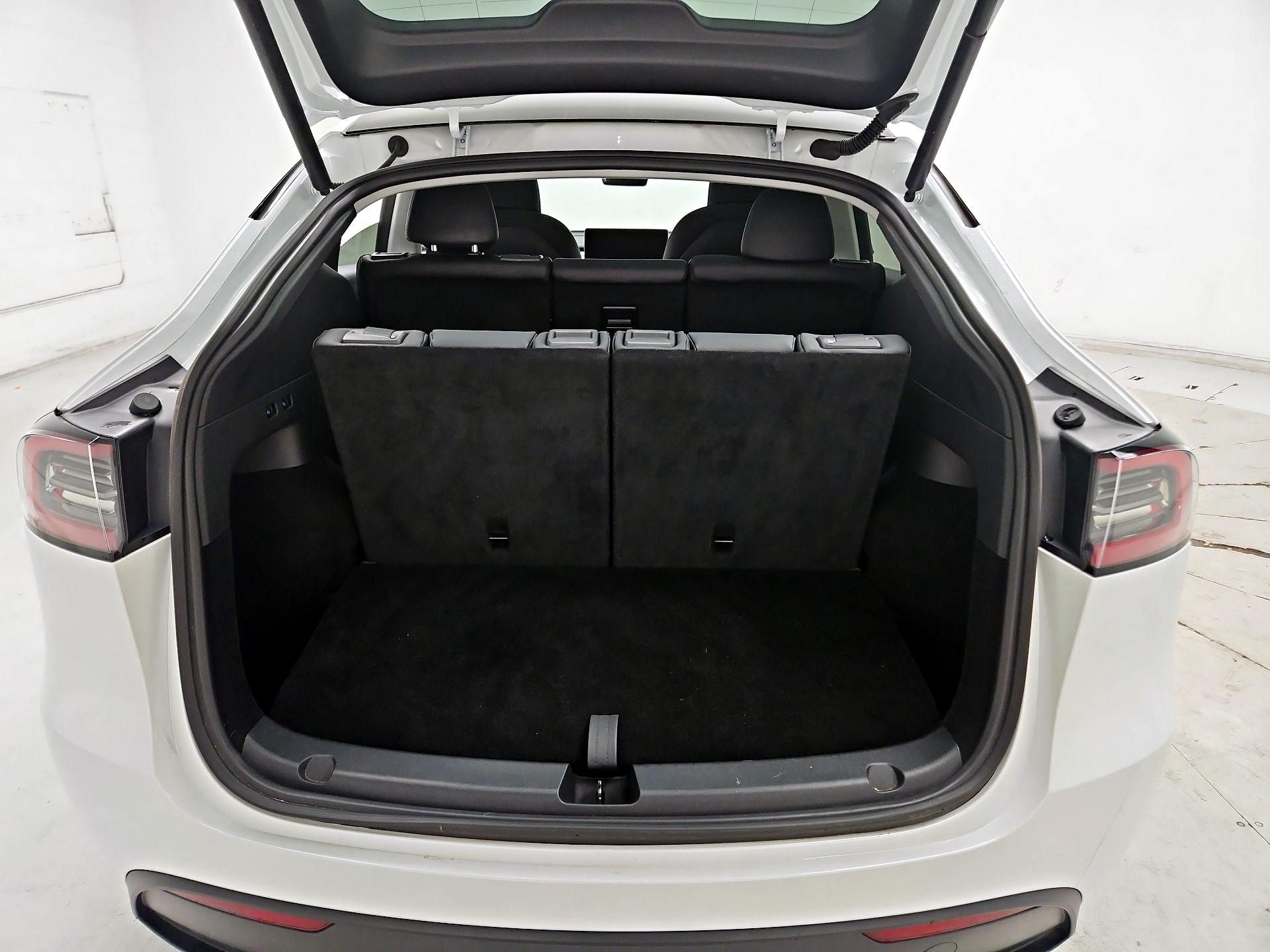 Thumbnail: 2025 Tesla Model Y - 18