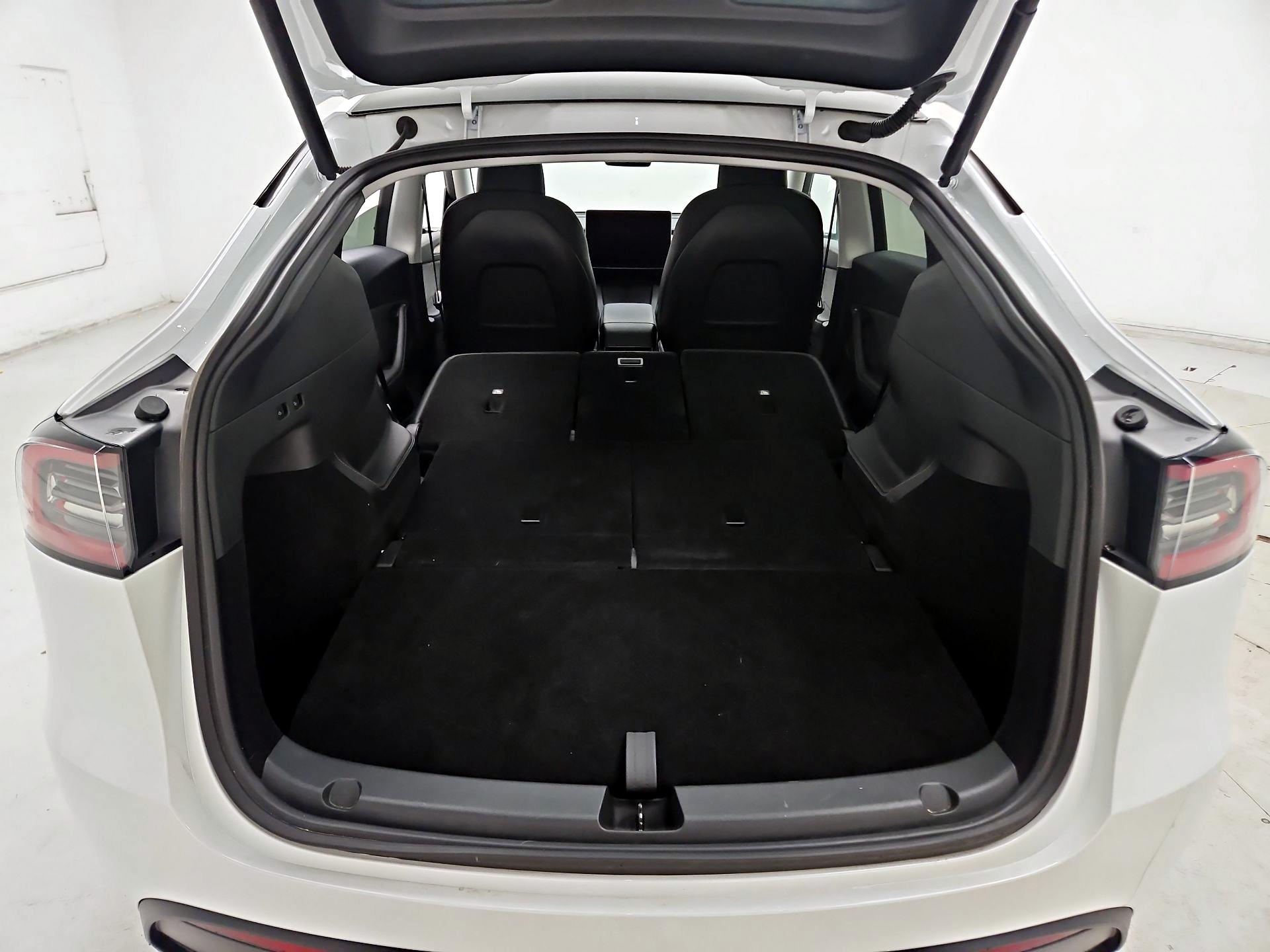 Thumbnail: 2025 Tesla Model Y - 19