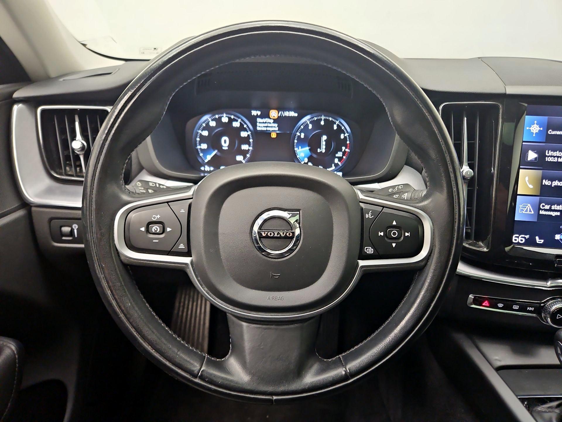 Thumbnail: 2020 Volvo XC60 - 10