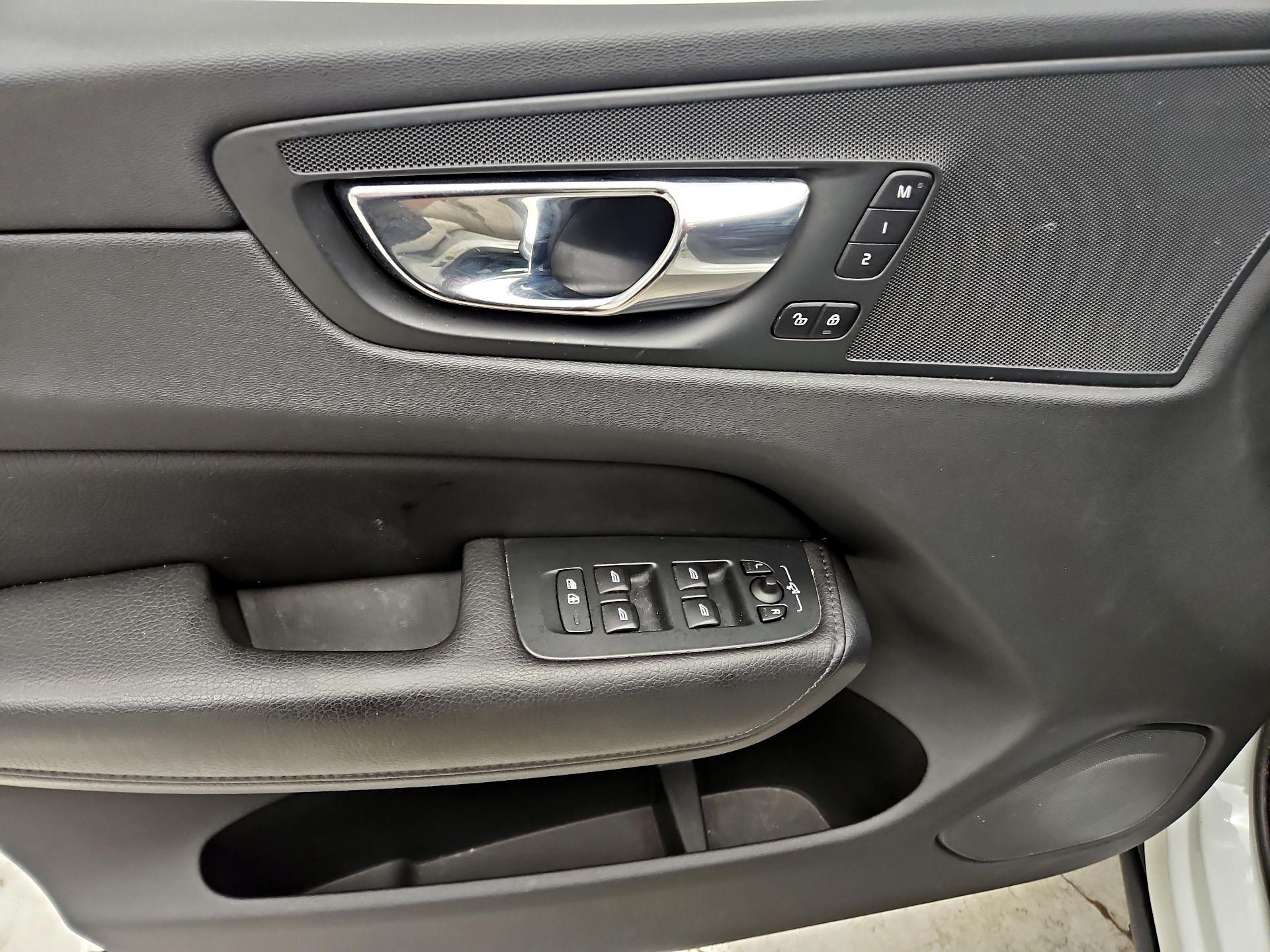 Thumbnail: 2020 Volvo XC60 - 12