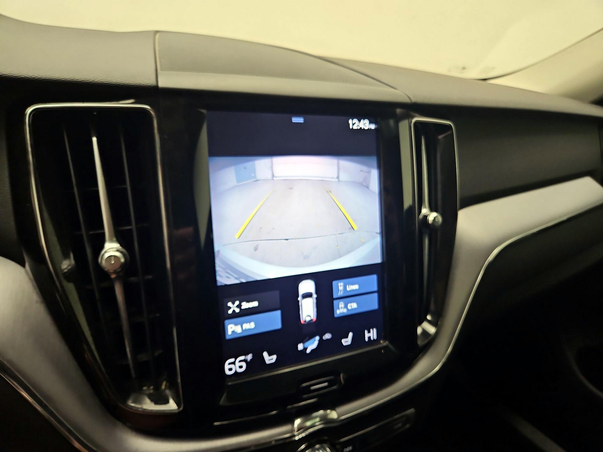 Thumbnail: 2020 Volvo XC60 - 15