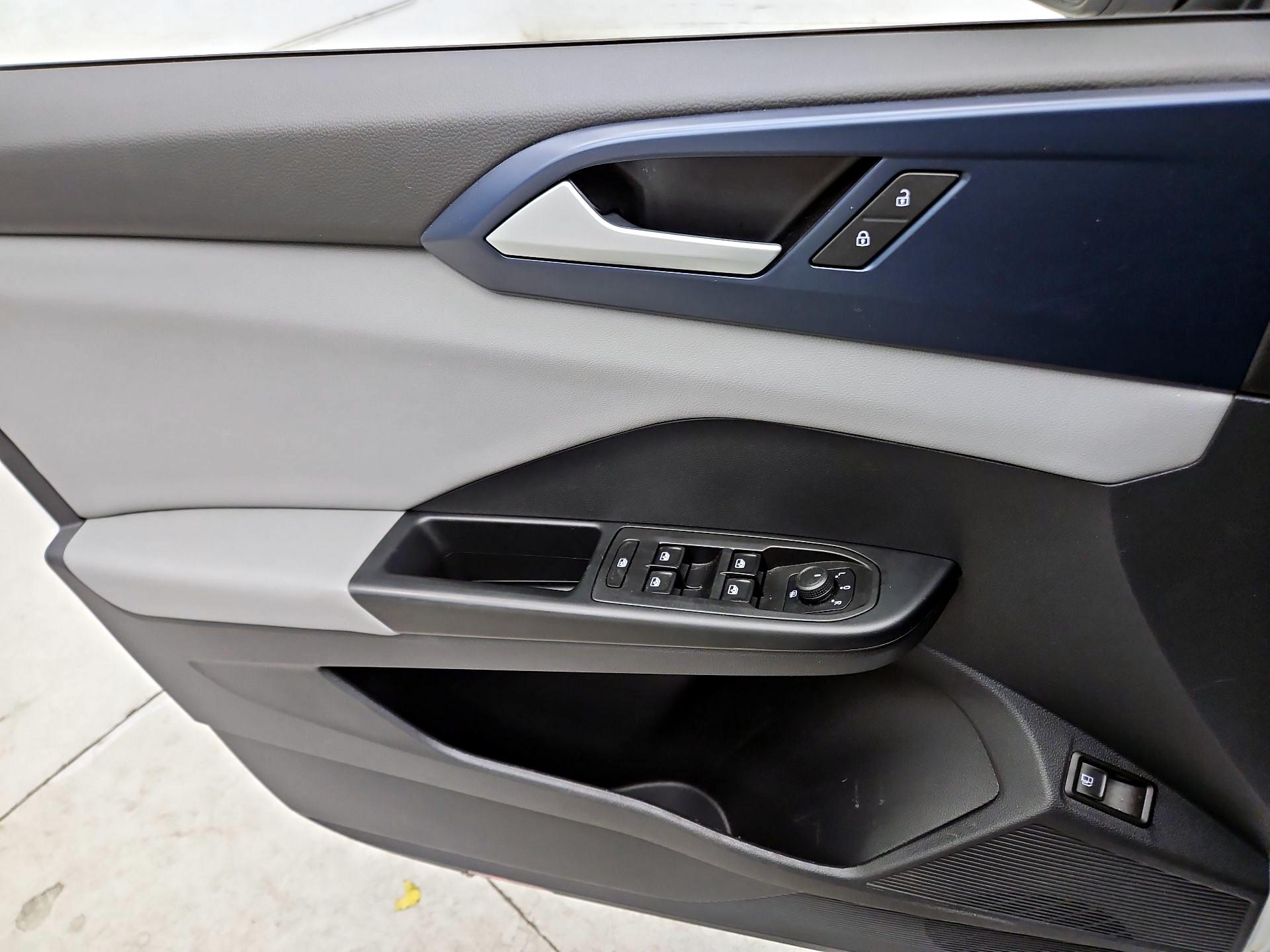 Thumbnail: 2023 Volkswagen Taos - 12