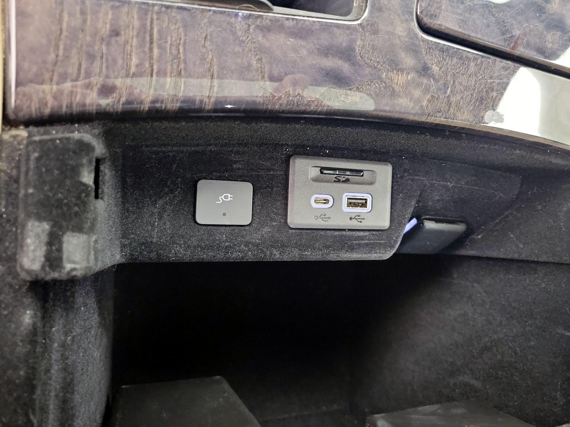 Thumbnail: 2022 Cadillac Escalade - 19