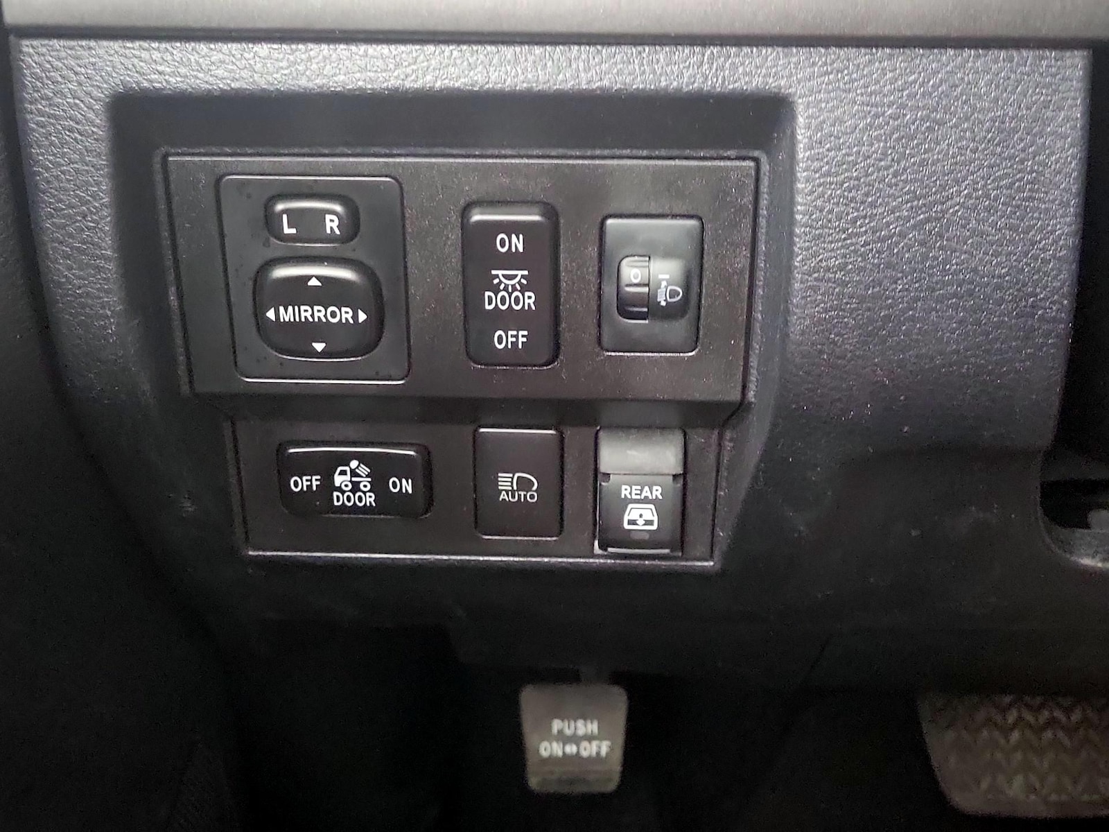 2020 Toyota Tundra SR5 - Photo 14