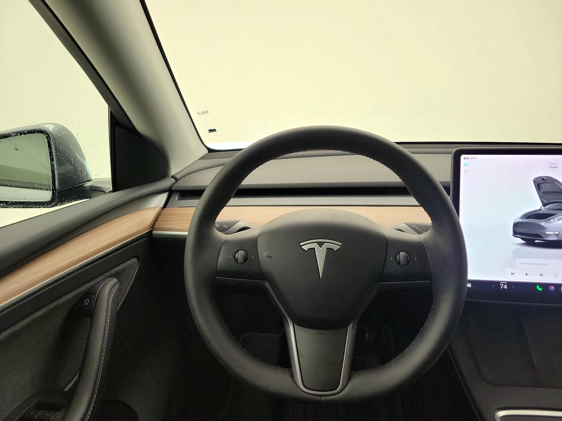 Thumbnail: 2025 Tesla Model Y - 10