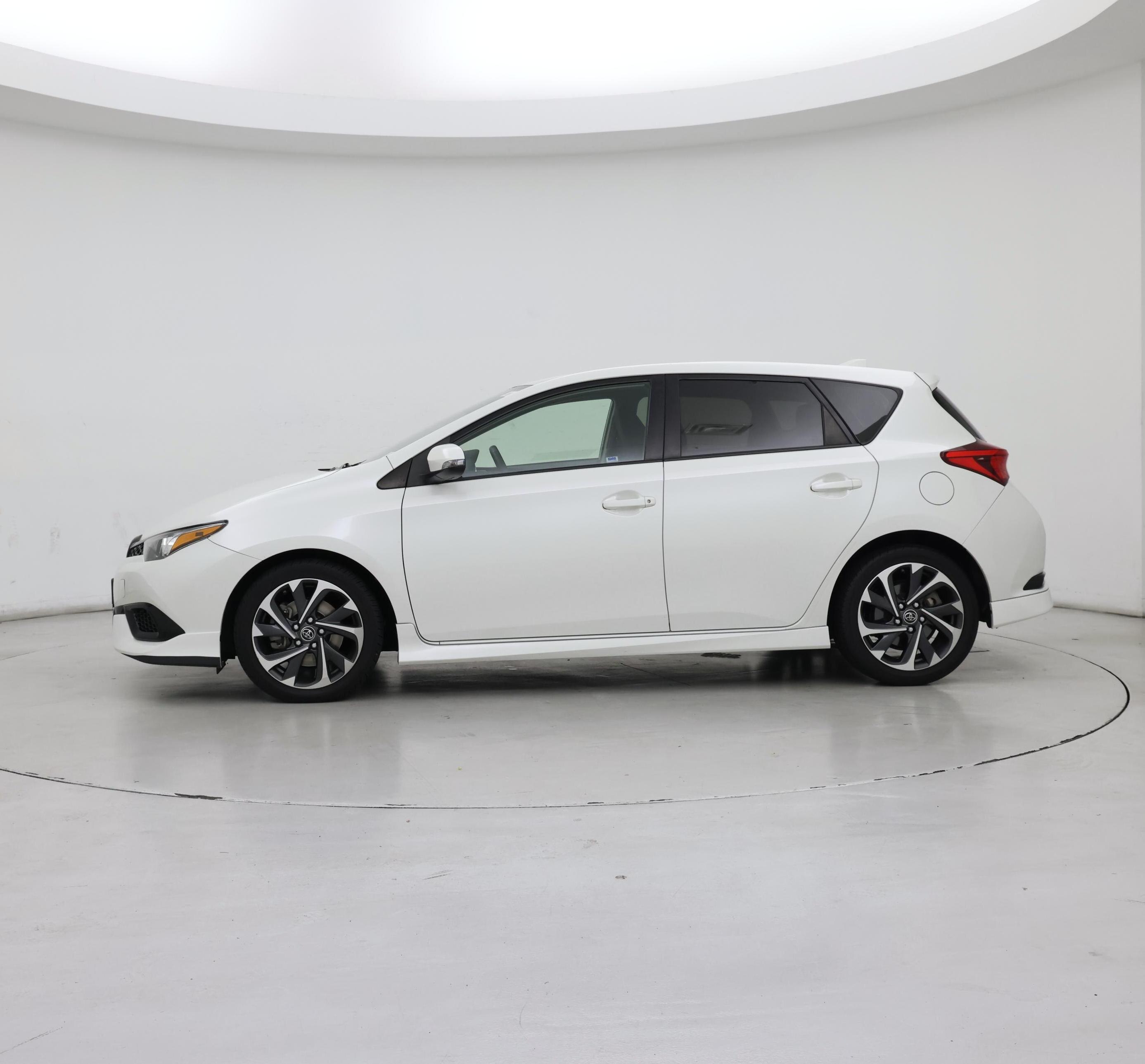 Thumbnail: 2017 Toyota Corolla iM - 3