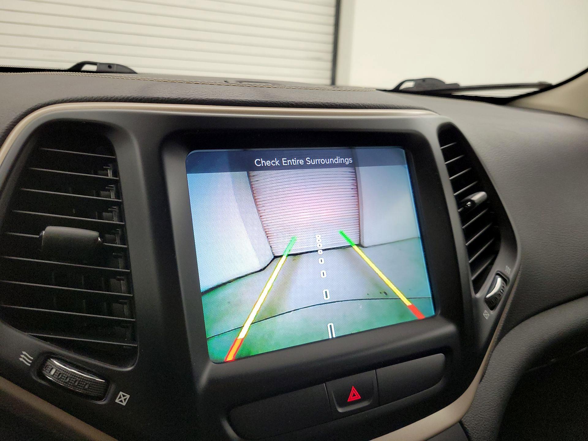 Thumbnail: 2017 Jeep Cherokee - 14